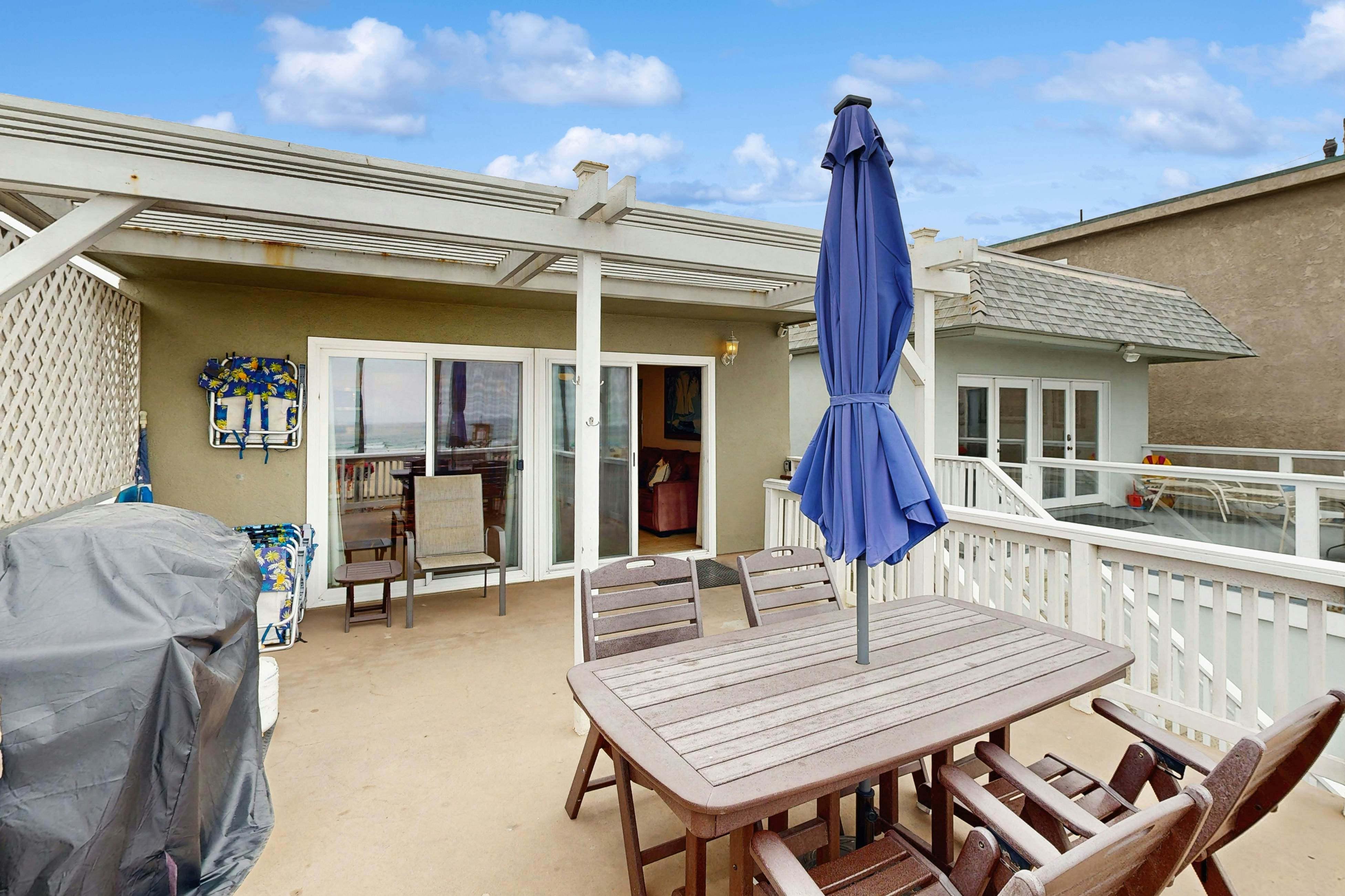 Newport Vacation Memories -Upstairs