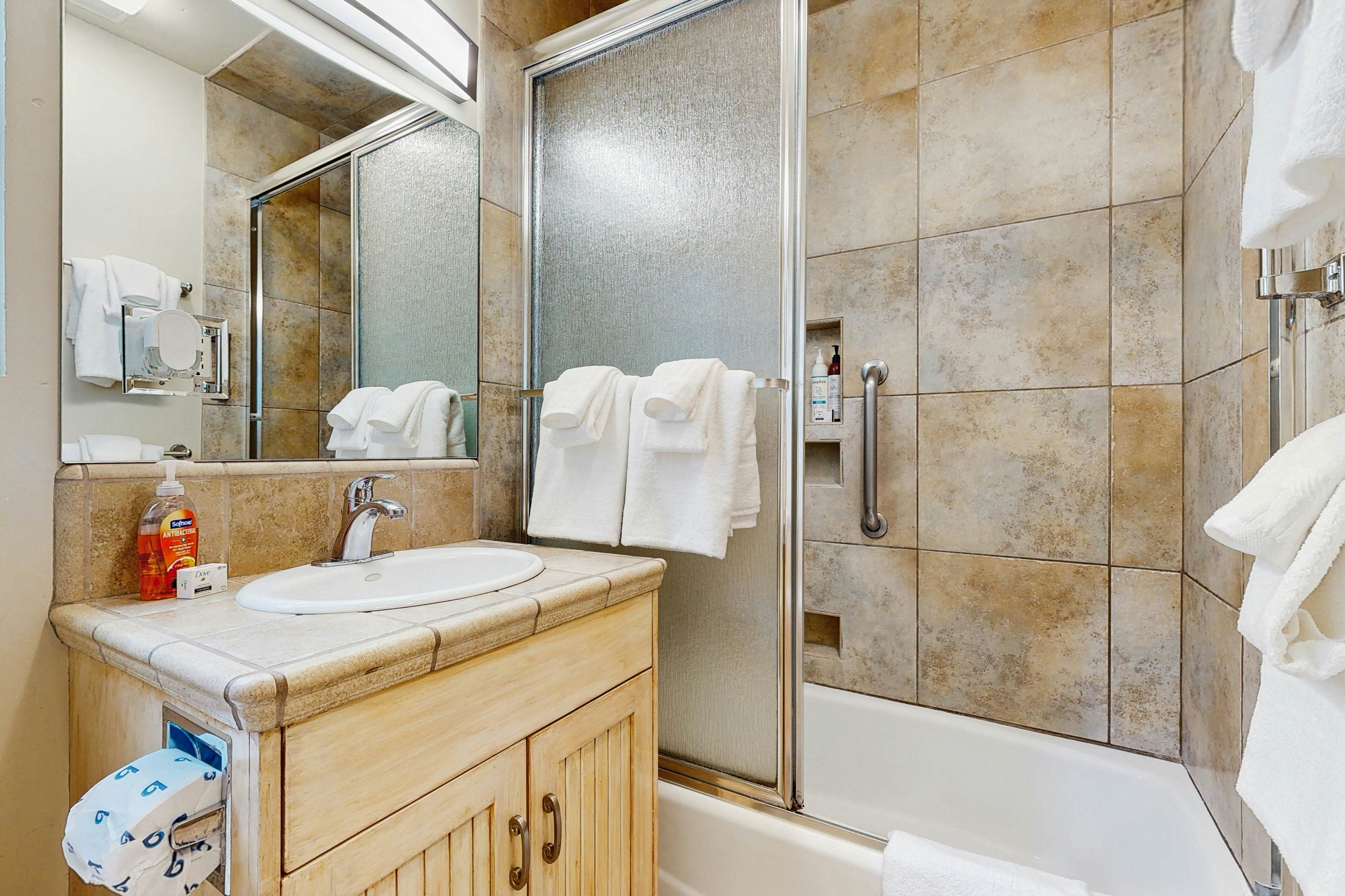 Newport Vacation Memories -Upstairs