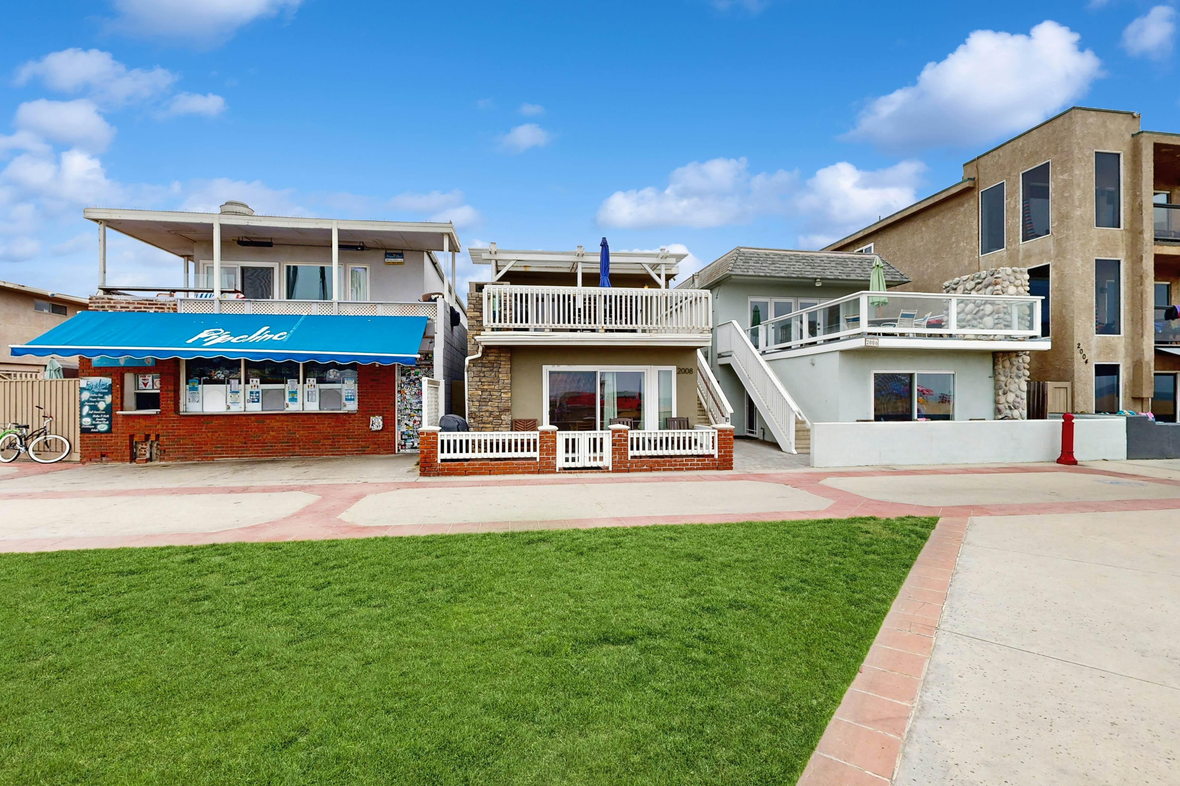 Newport Vacation Memories -Upstairs