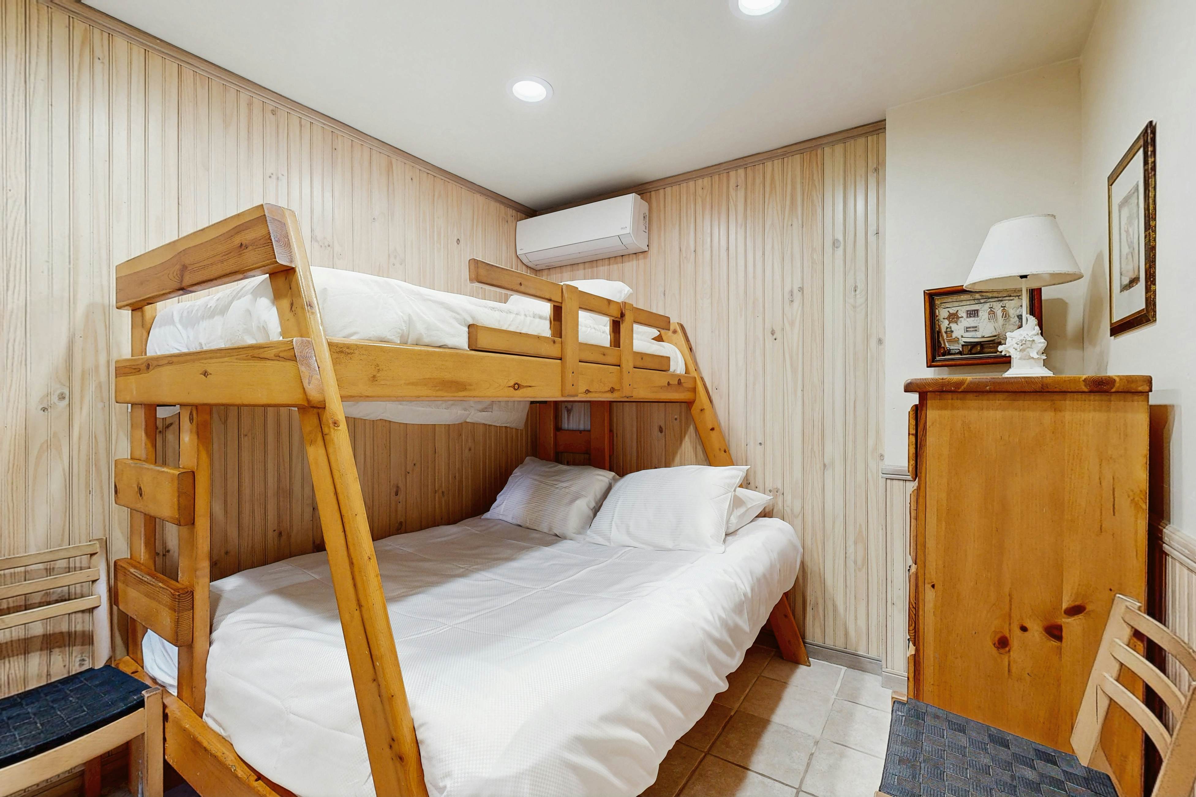 Newport Vacation Memories -Downstairs