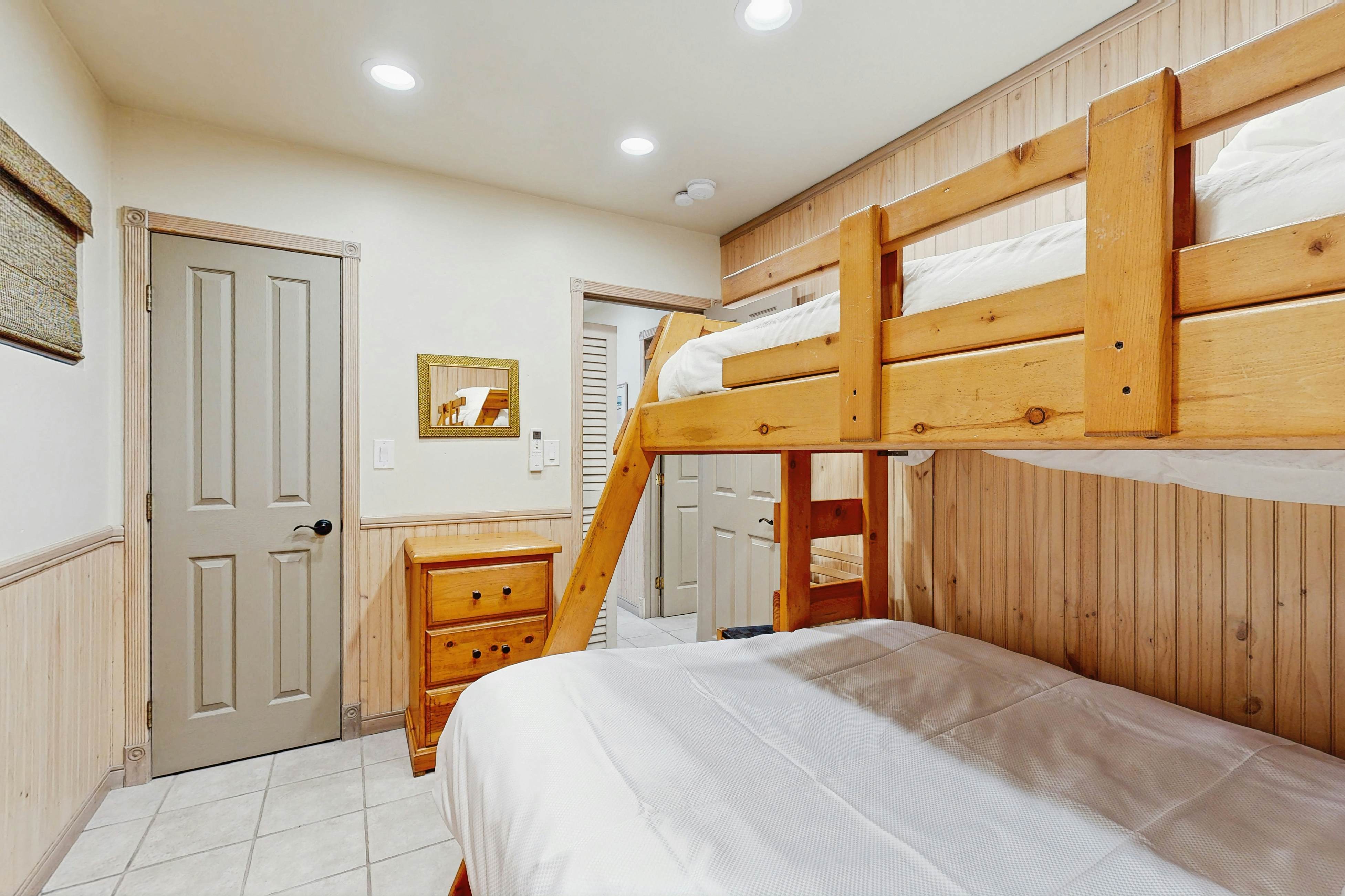 Newport Vacation Memories -Downstairs