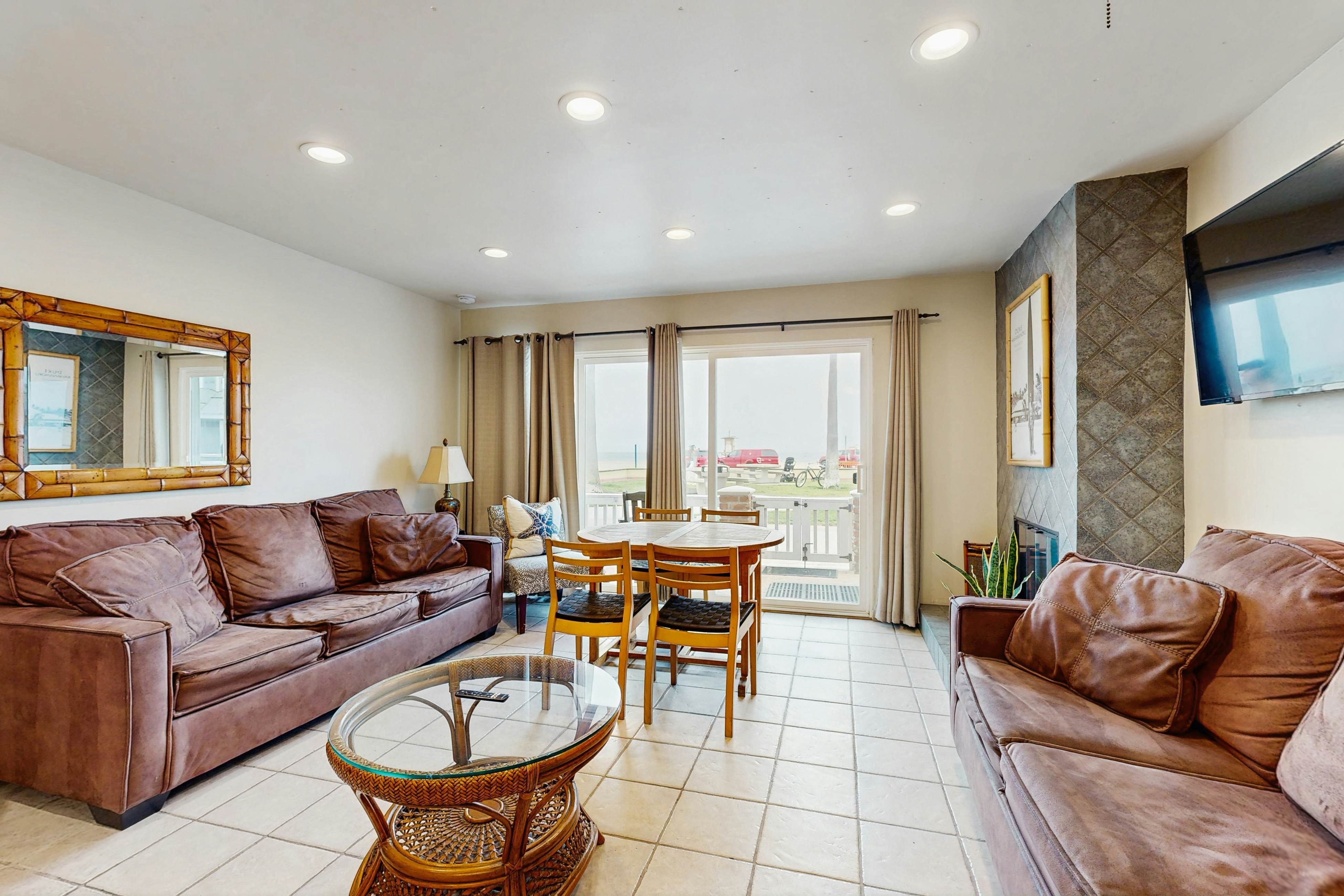 Newport Vacation Memories -Downstairs