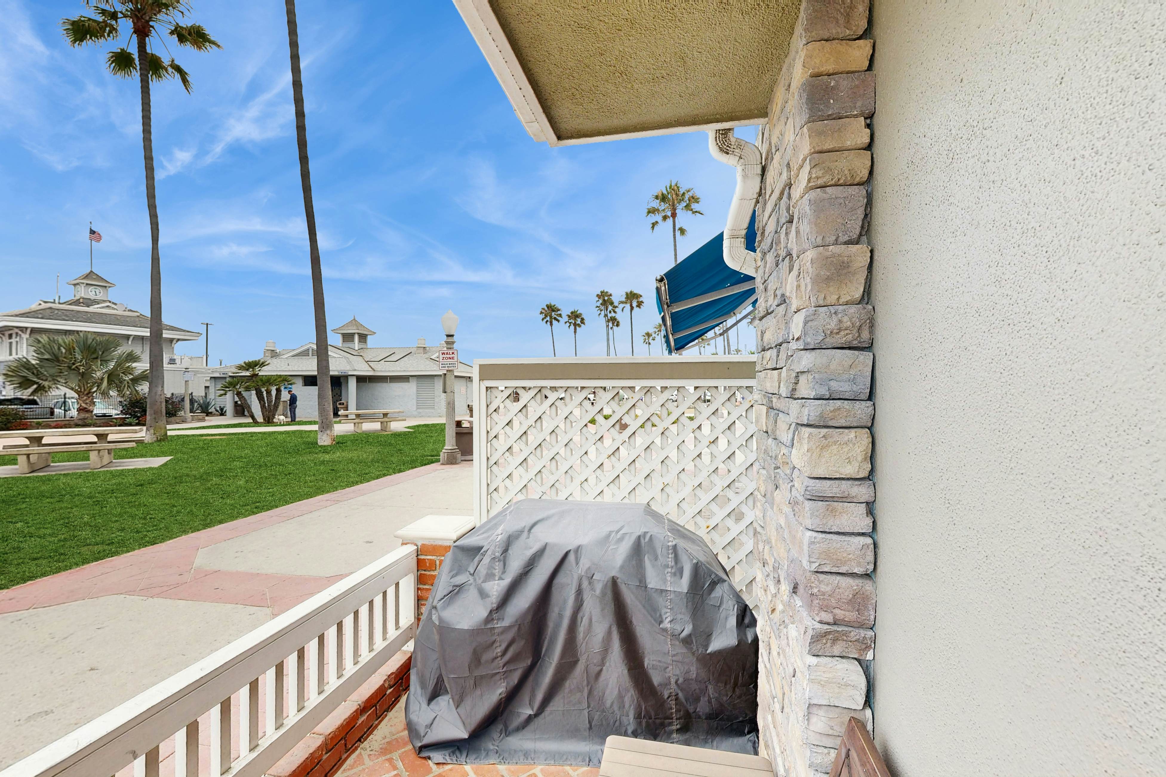 Newport Vacation Memories -Downstairs