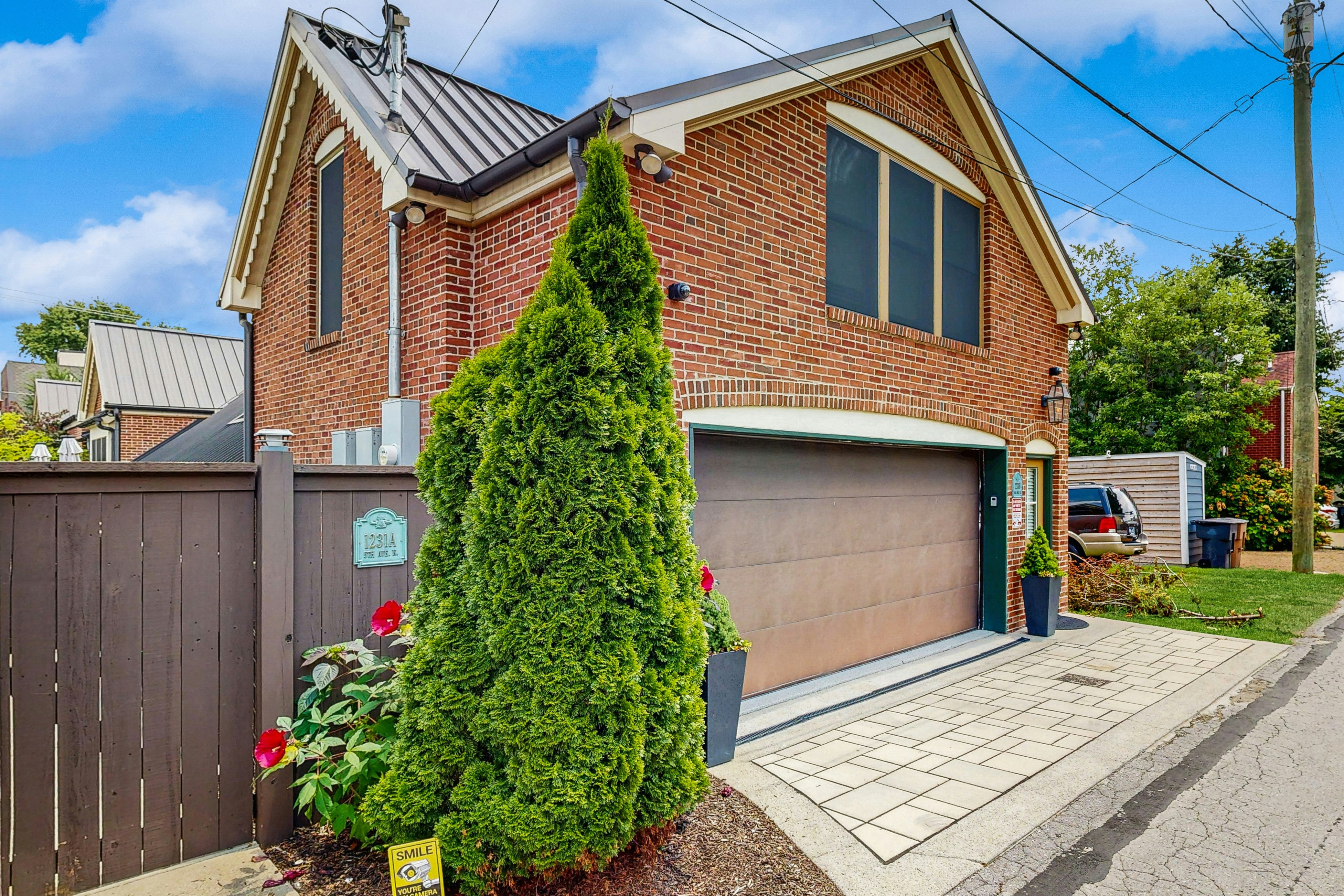 The Livery on 5th, Unit B