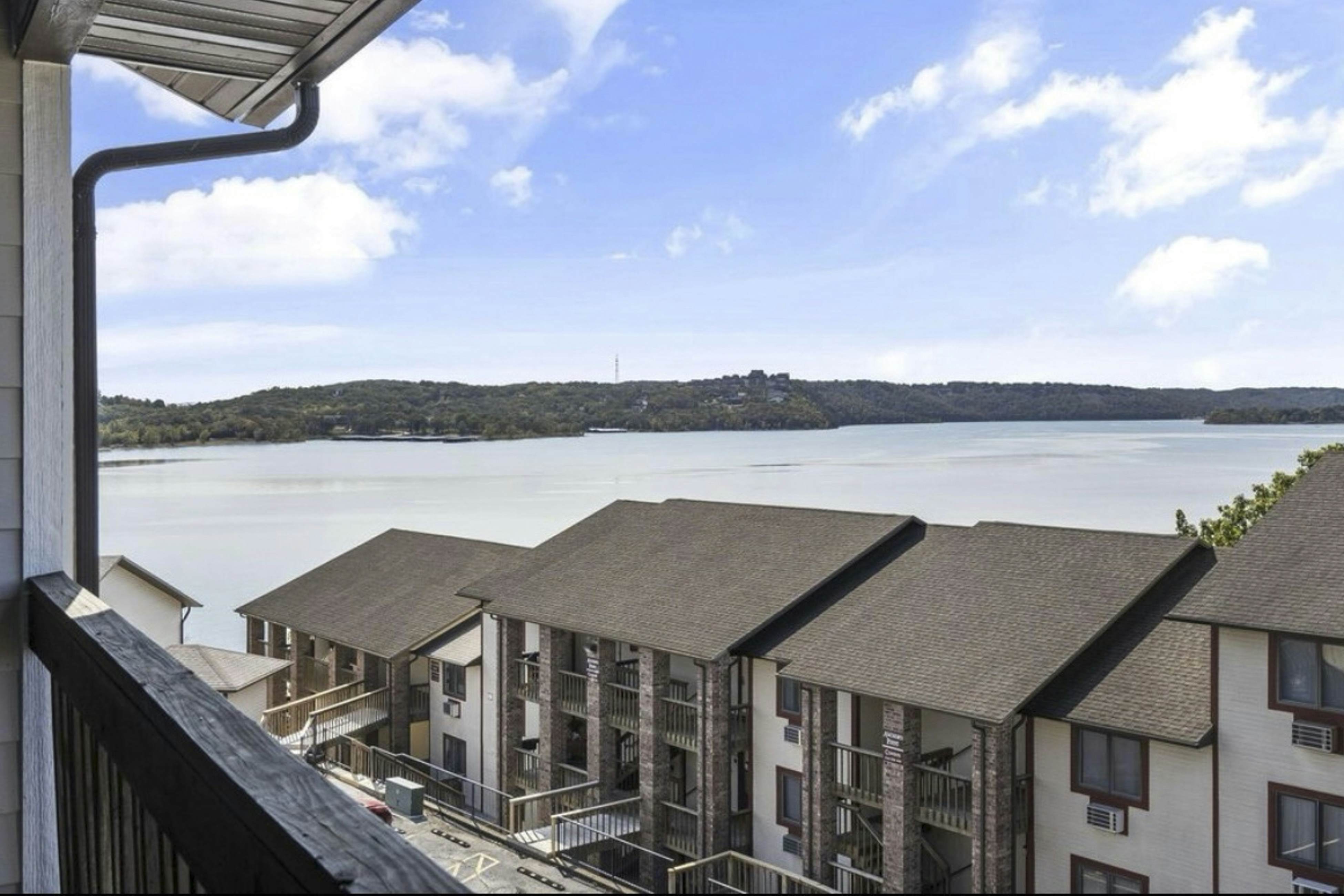 The Lookout at Kimberling Crossing