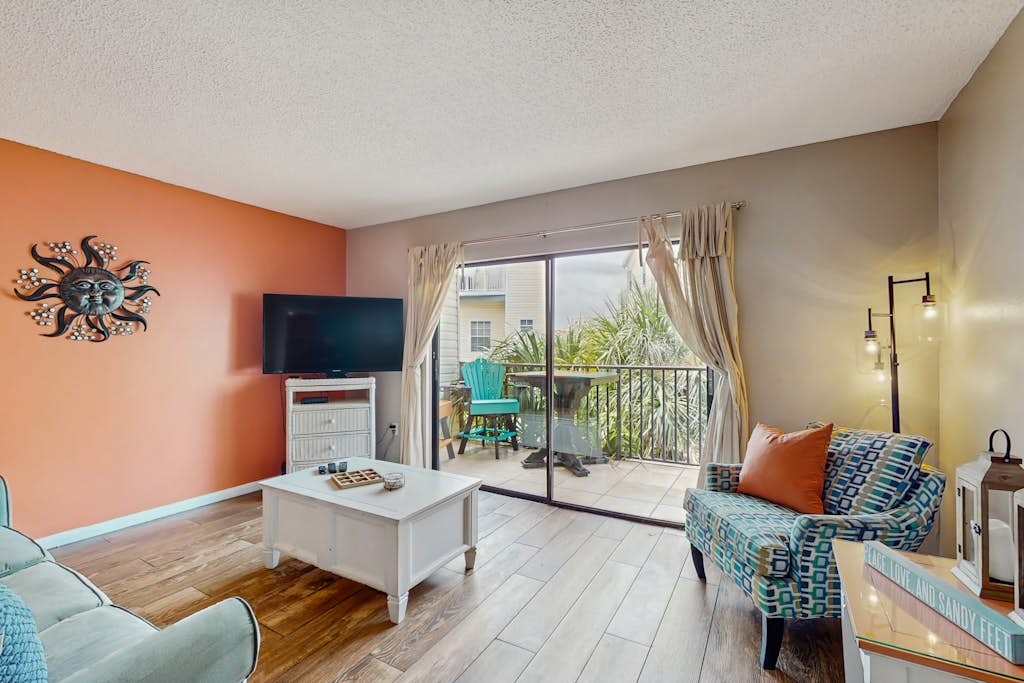Snowbird Friendly Townhouse with WiFi and Central AC — Indian Shores, FL — vacation rental