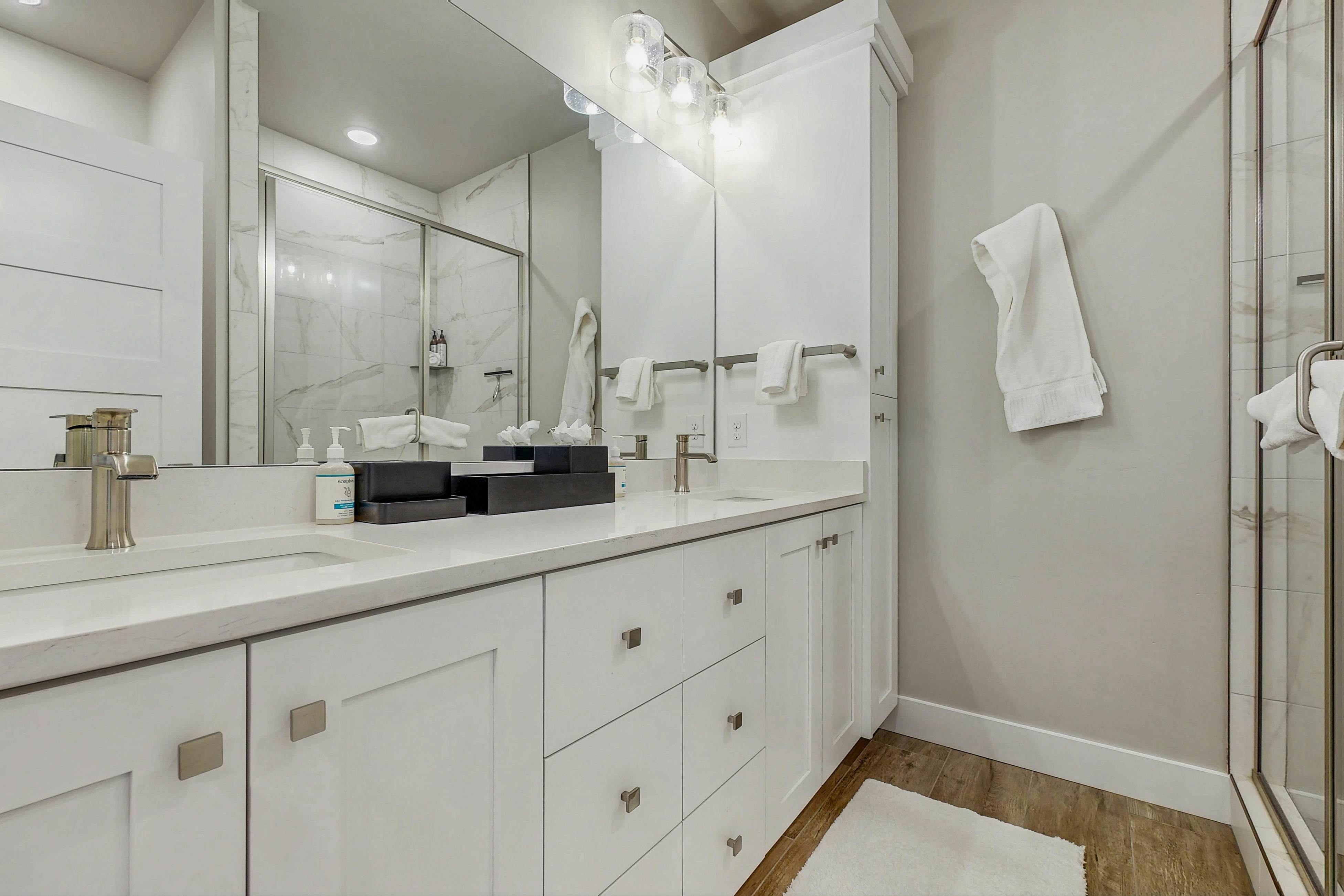 Mayflower Lakeside 201