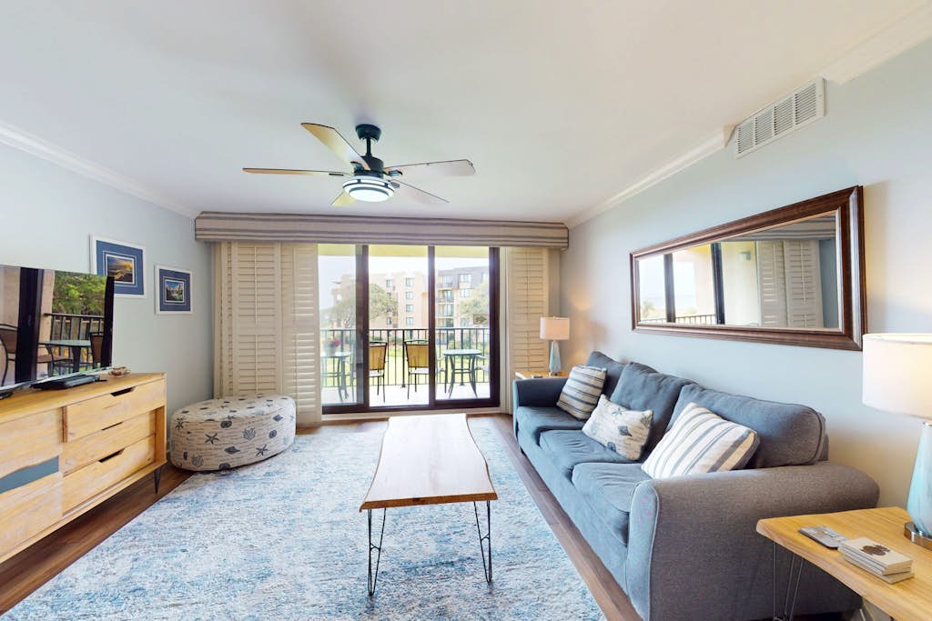 Oceanview condo with pool, hot tub & full kitchen - close to beach — Hilton Head, SC — vacation rental