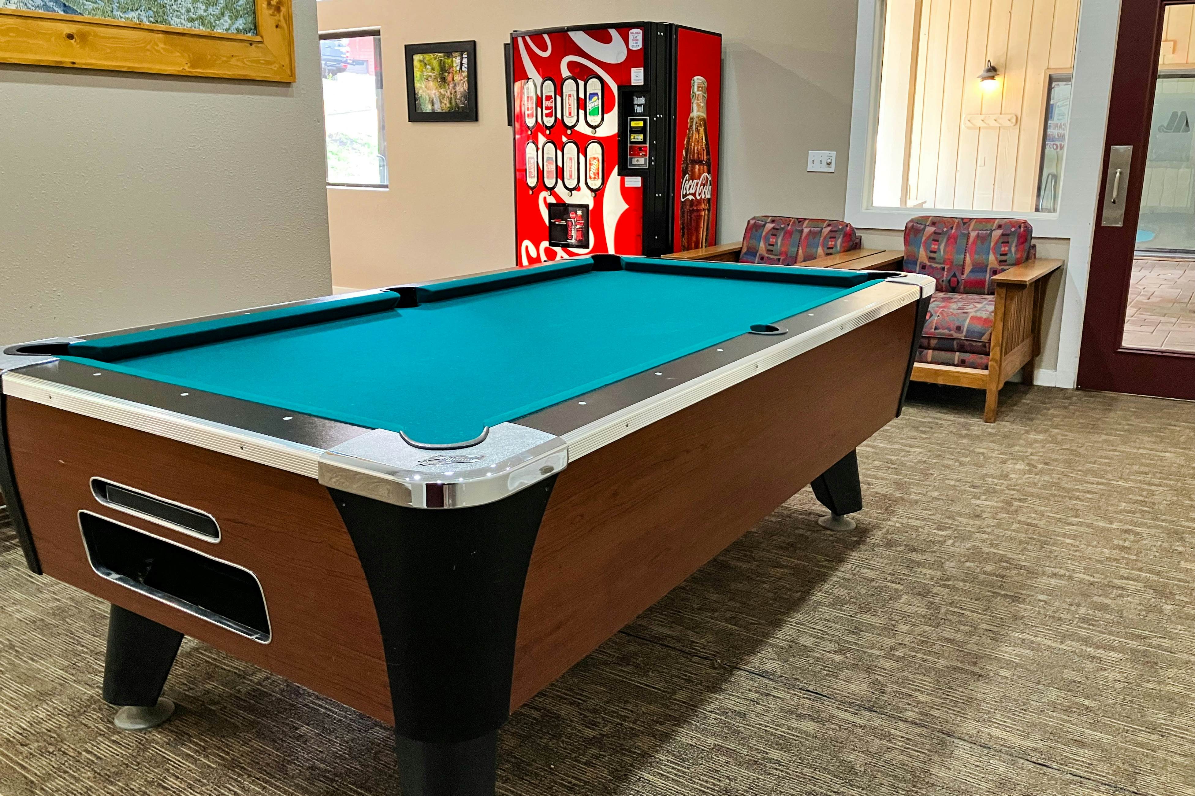 Mammoth Ski & Racquet 131 N