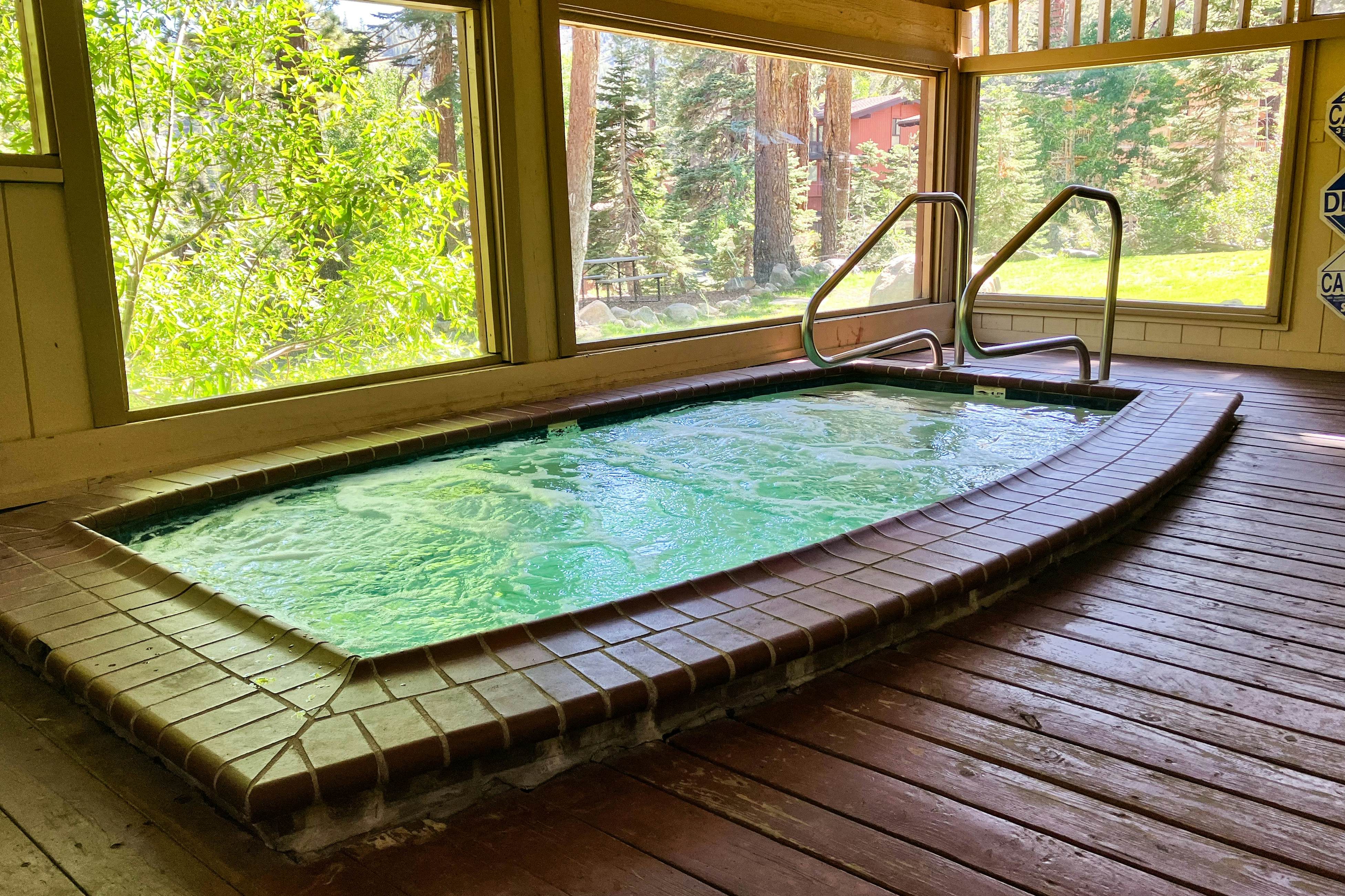 Mammoth Ski & Racquet 131 N