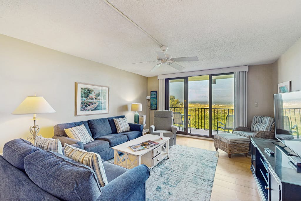 Oceanfront Villa with Ocean Views, Shared Pool/Hot Tub, and Nearby Beach Access — Hilton Head, SC — vacation rental