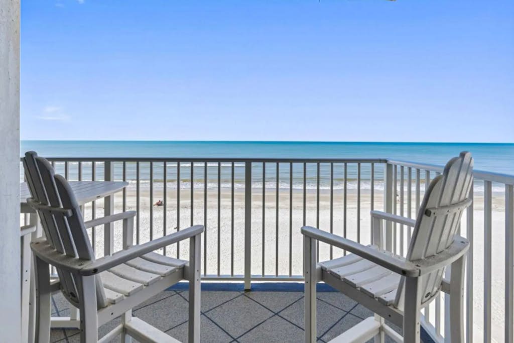 Modern and Gulf front direct beach access pool snowbird family and dog friendly — Indian Shores, FL — vacation rental