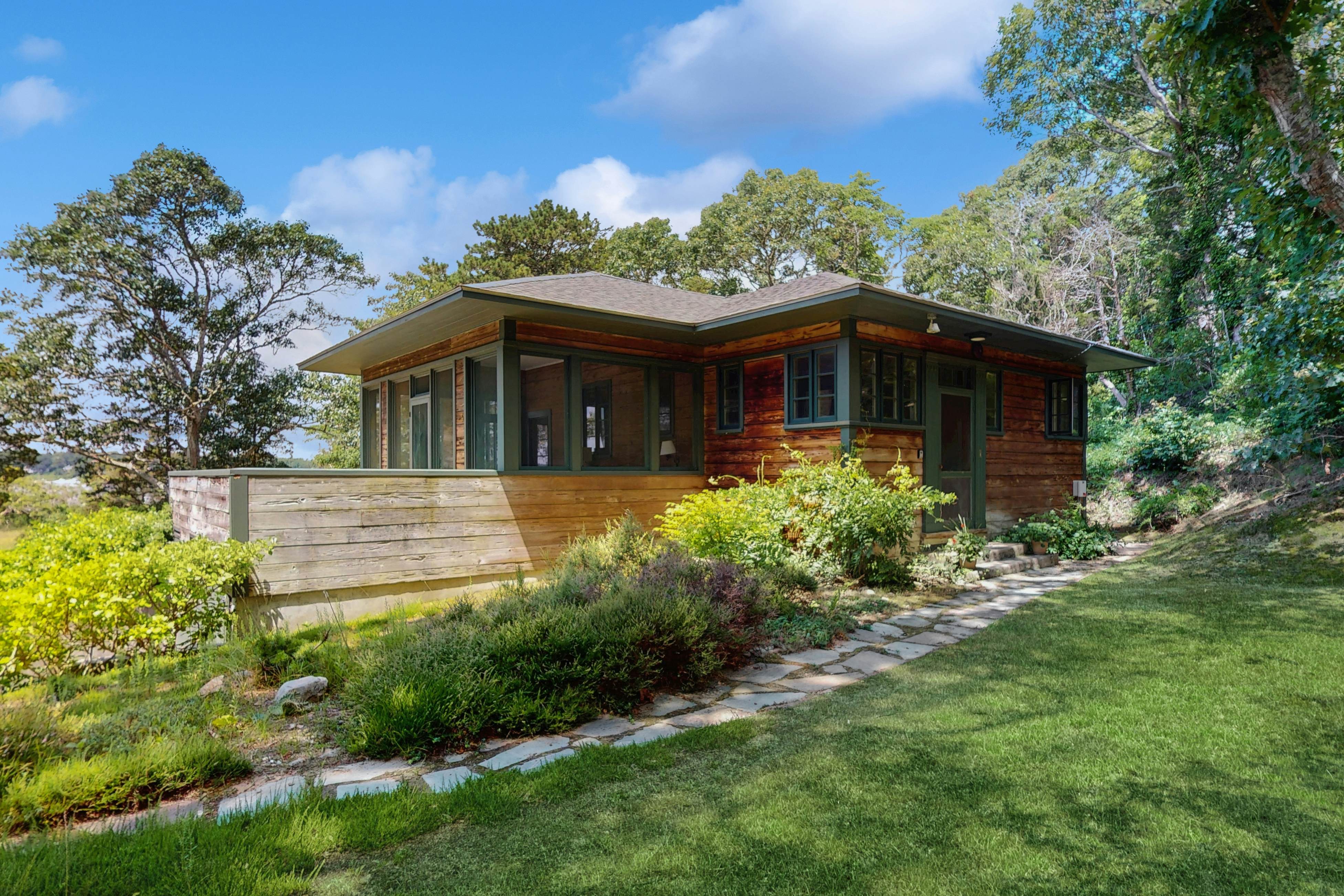 Waquoit Bay Bungalow