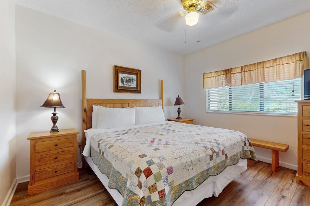 Smoky Mountain Escape, Balcony, Pool, Free Tickets โ Gatlinburg, TN โ vacation rental