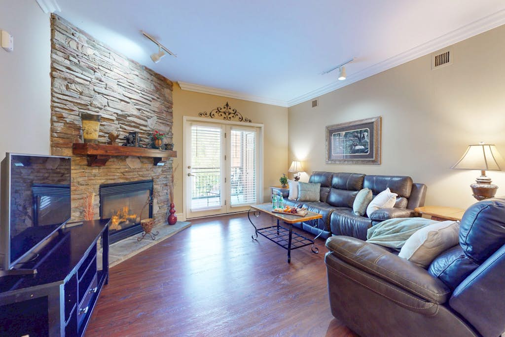 Beautiful Condo, Sleeps 6, Near Downtown, Jetted Tub โ Gatlinburg, TN โ vacation rental
