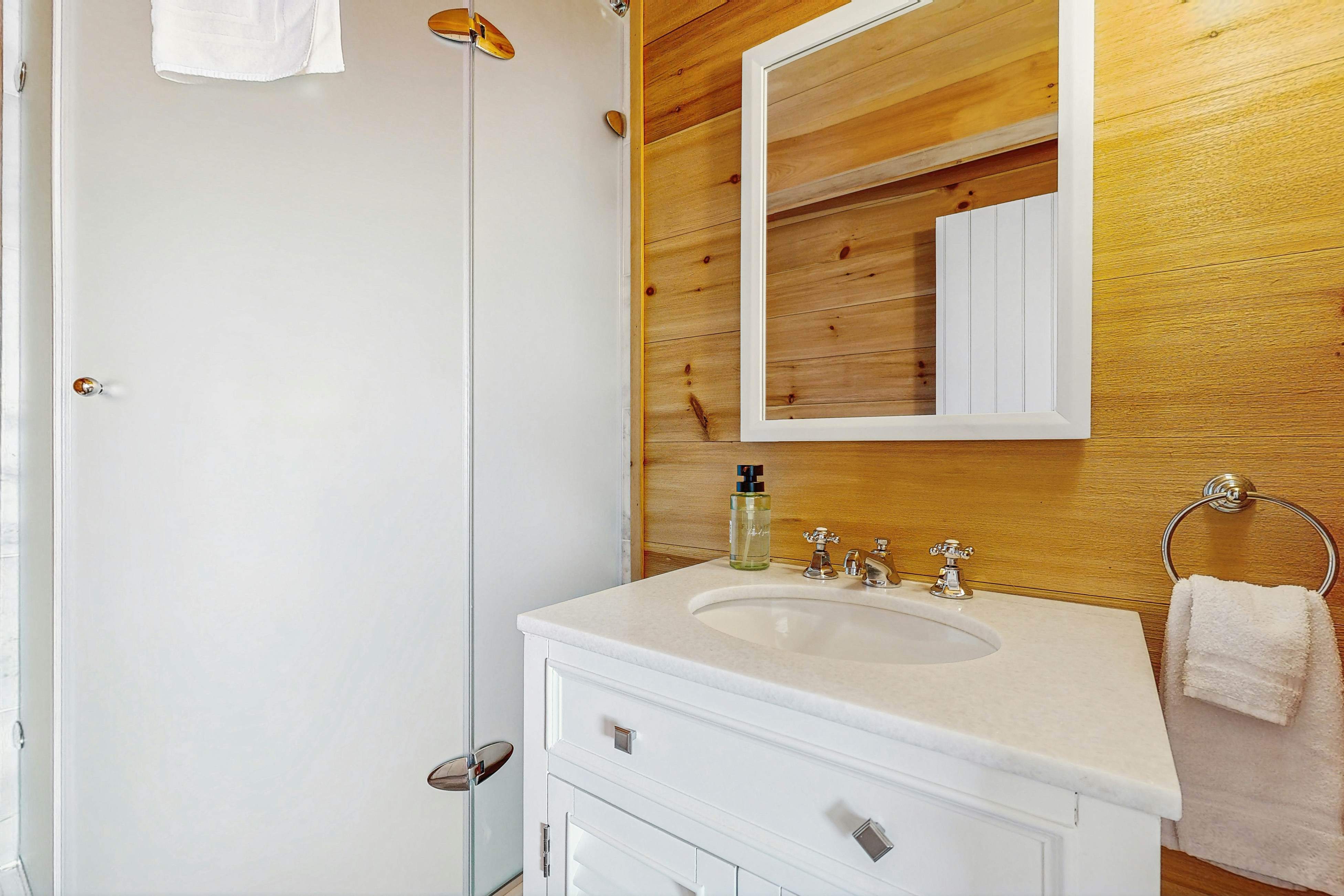 Crawford Lakeside Escape