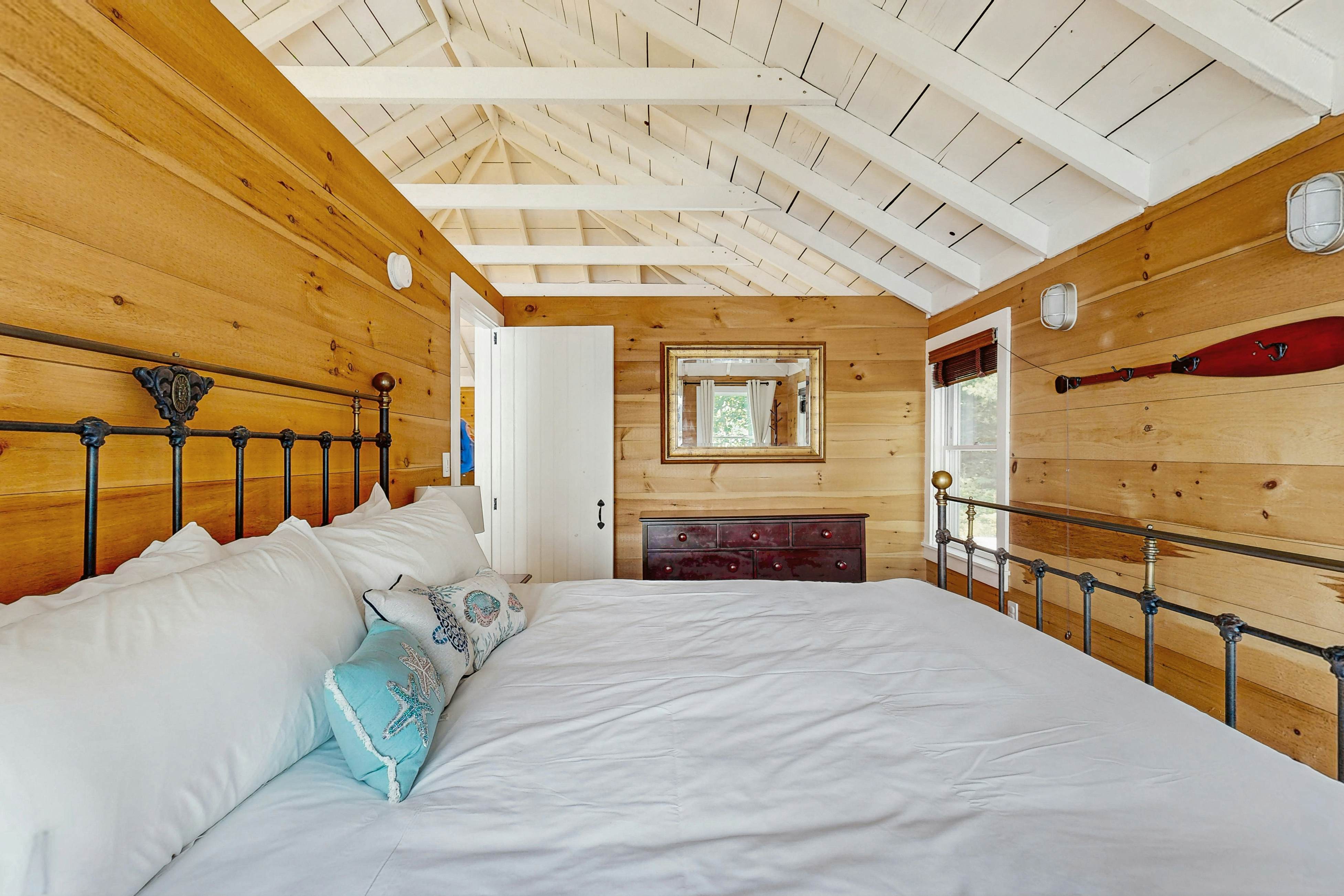 Crawford Lakeside Escape