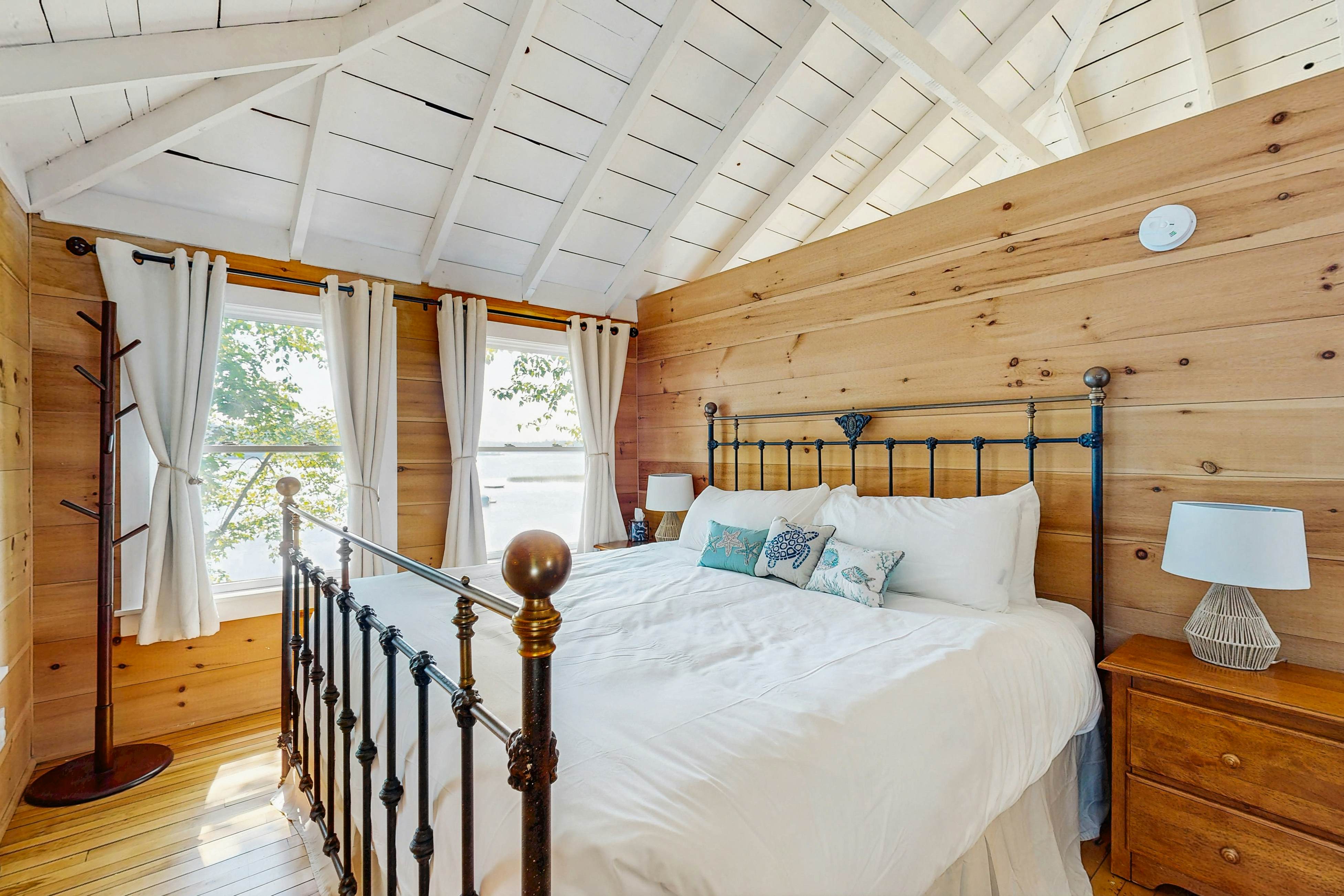 Crawford Lakeside Escape