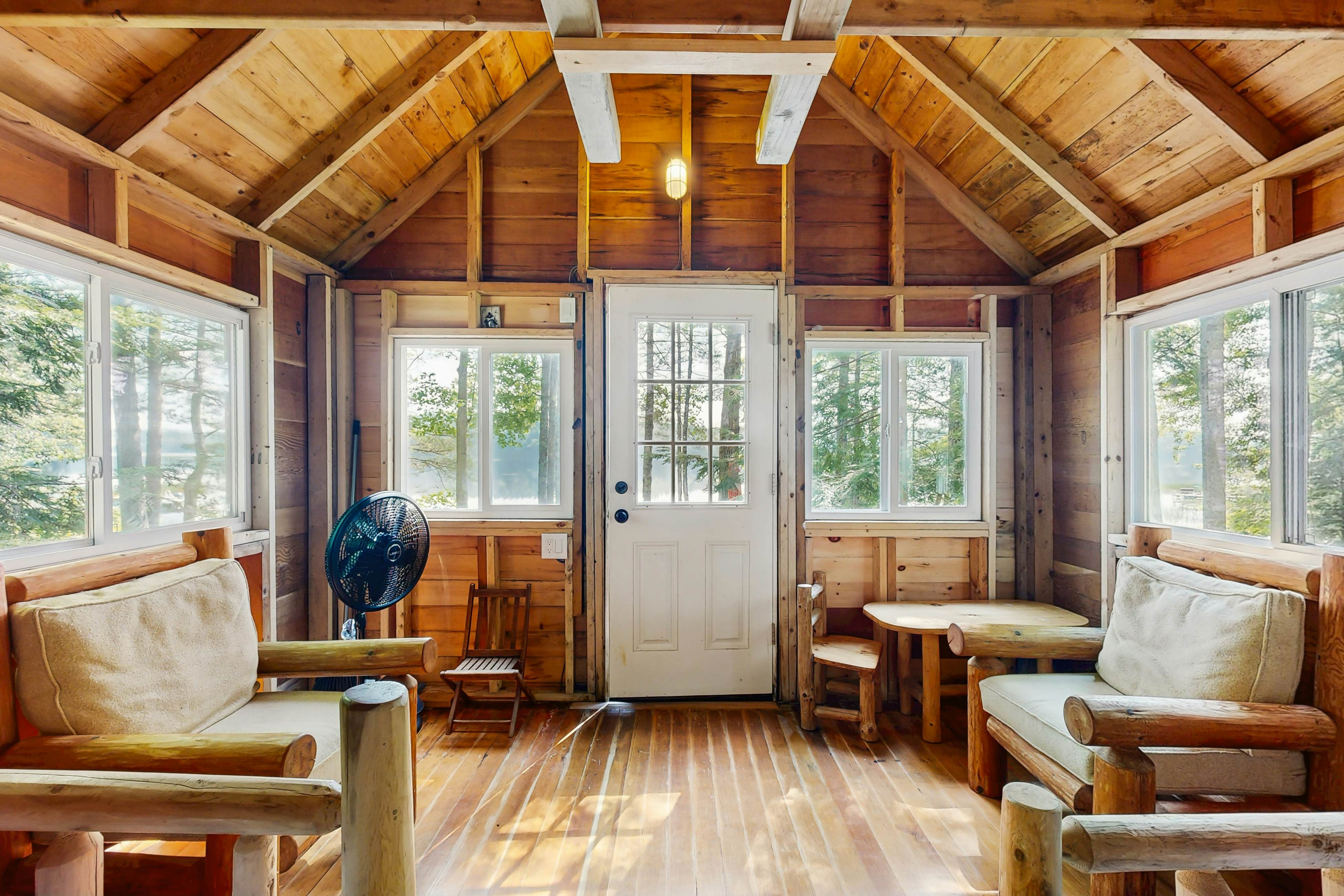 Crawford Lakeside Escape