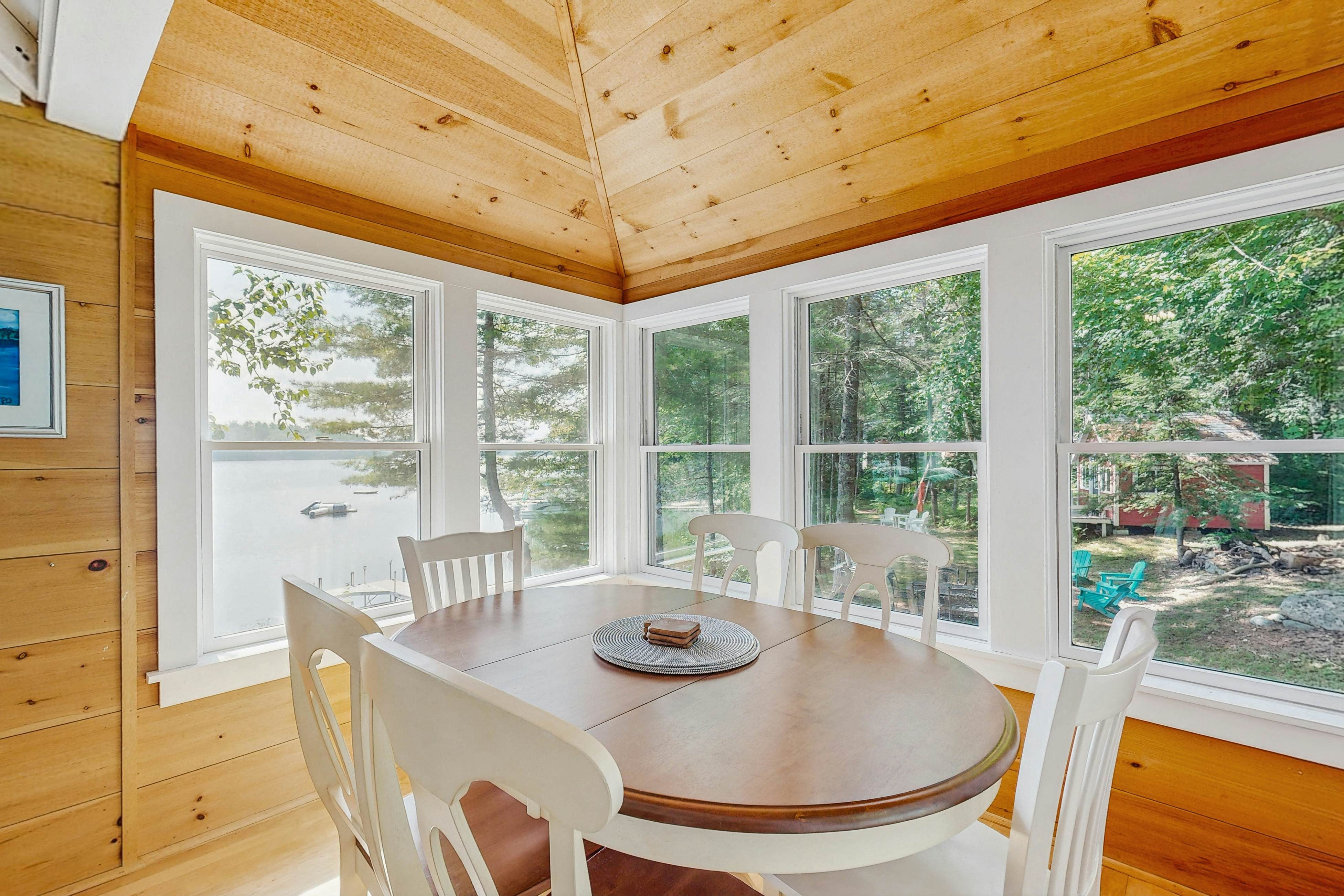 Crawford Lakeside Escape