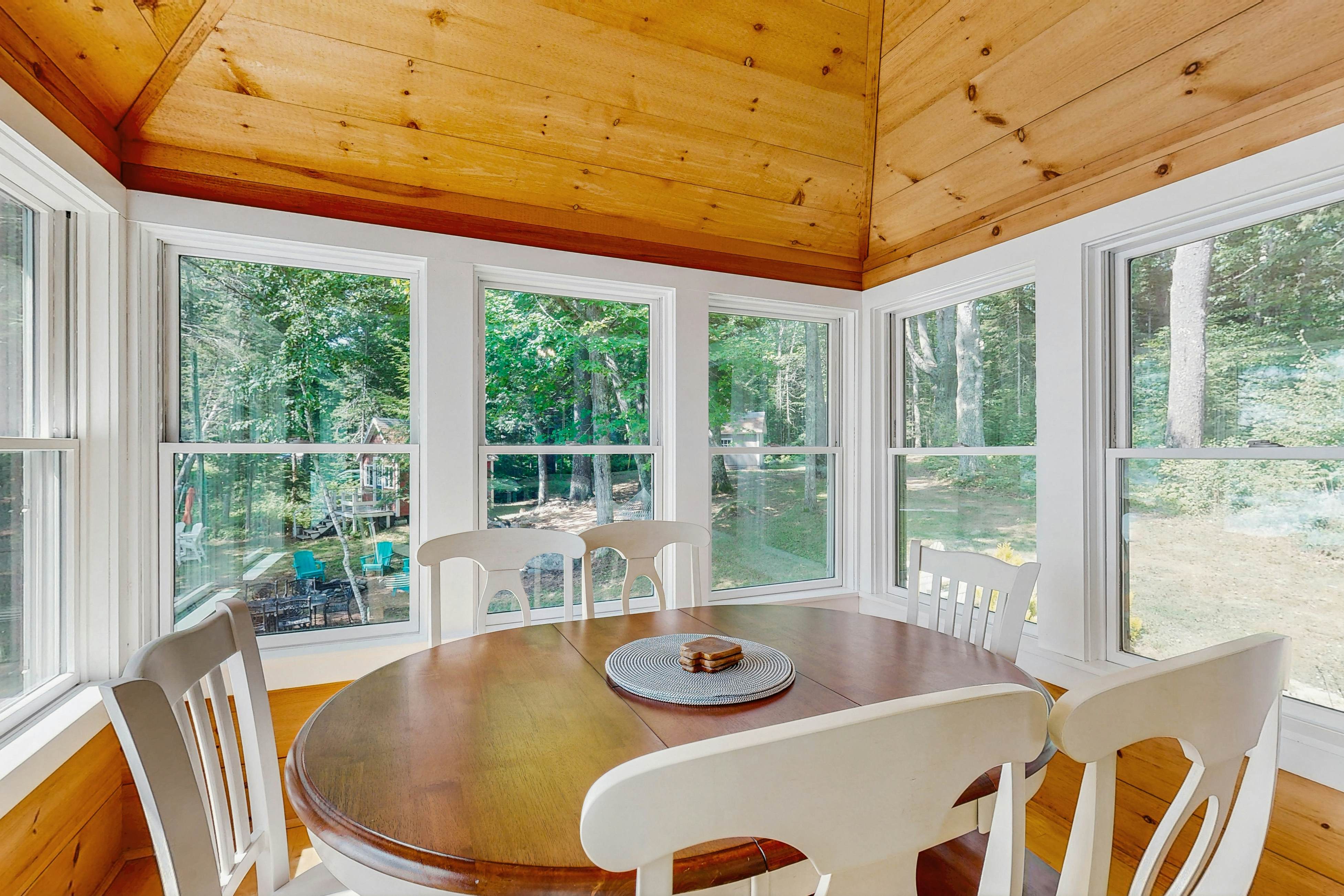 Crawford Lakeside Escape