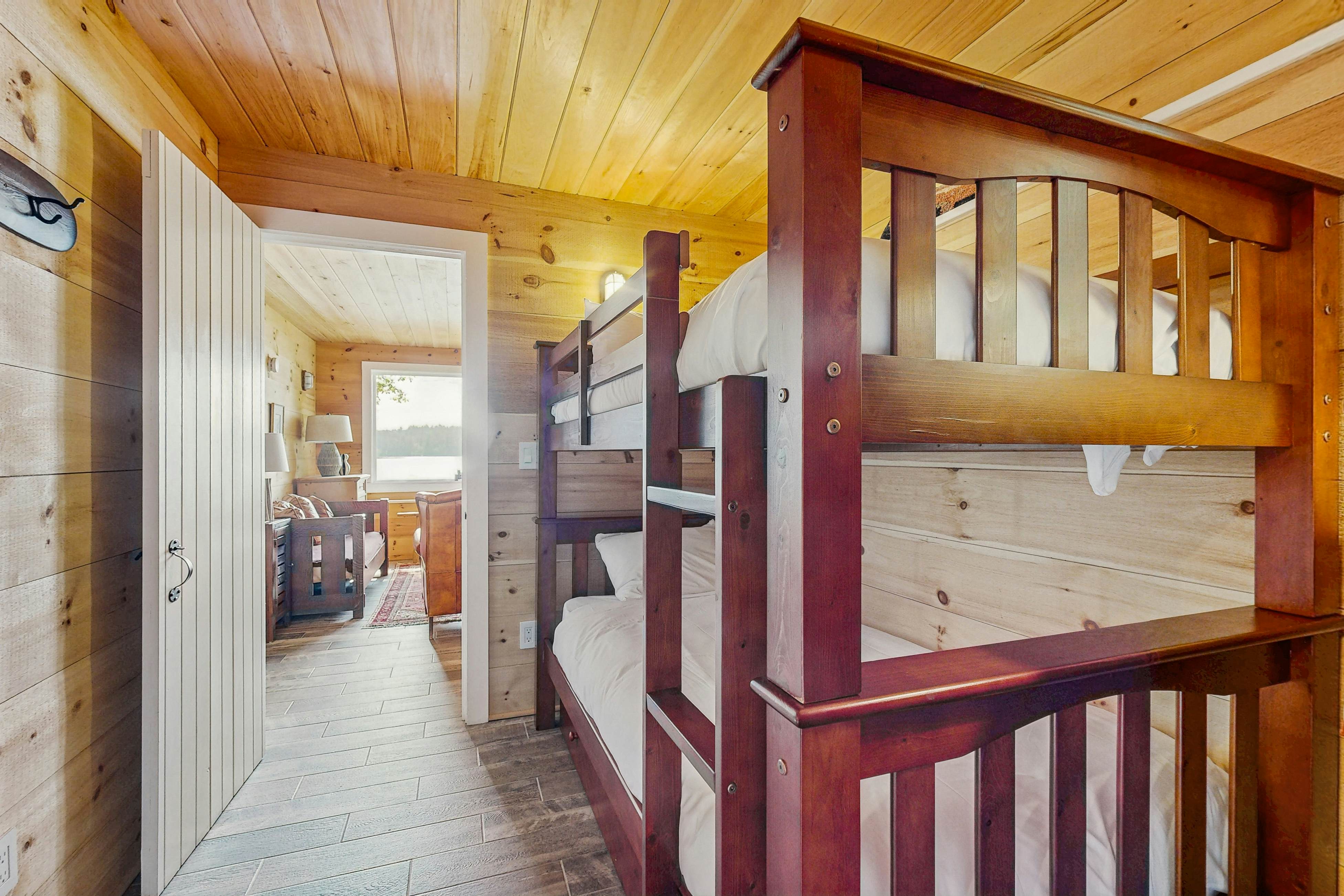 Crawford Lakeside Escape