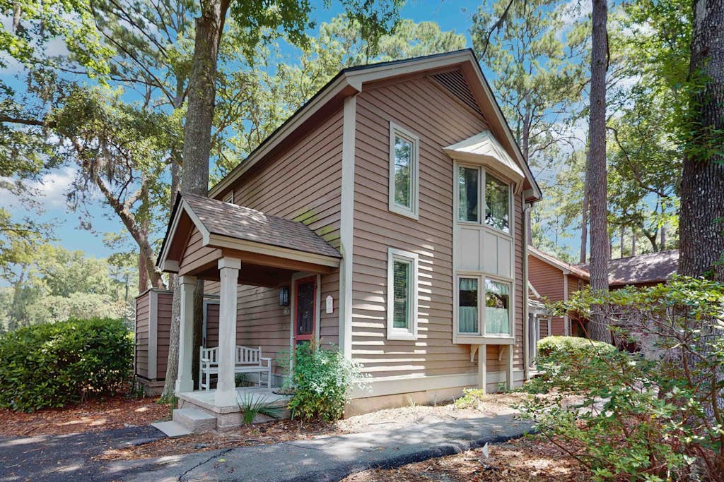 Golf Course-Adjacent Villa w/ Fast WiFi, Central A/C, Washer/Dryer, Shared Pool — Hilton Head, SC — vacation rental