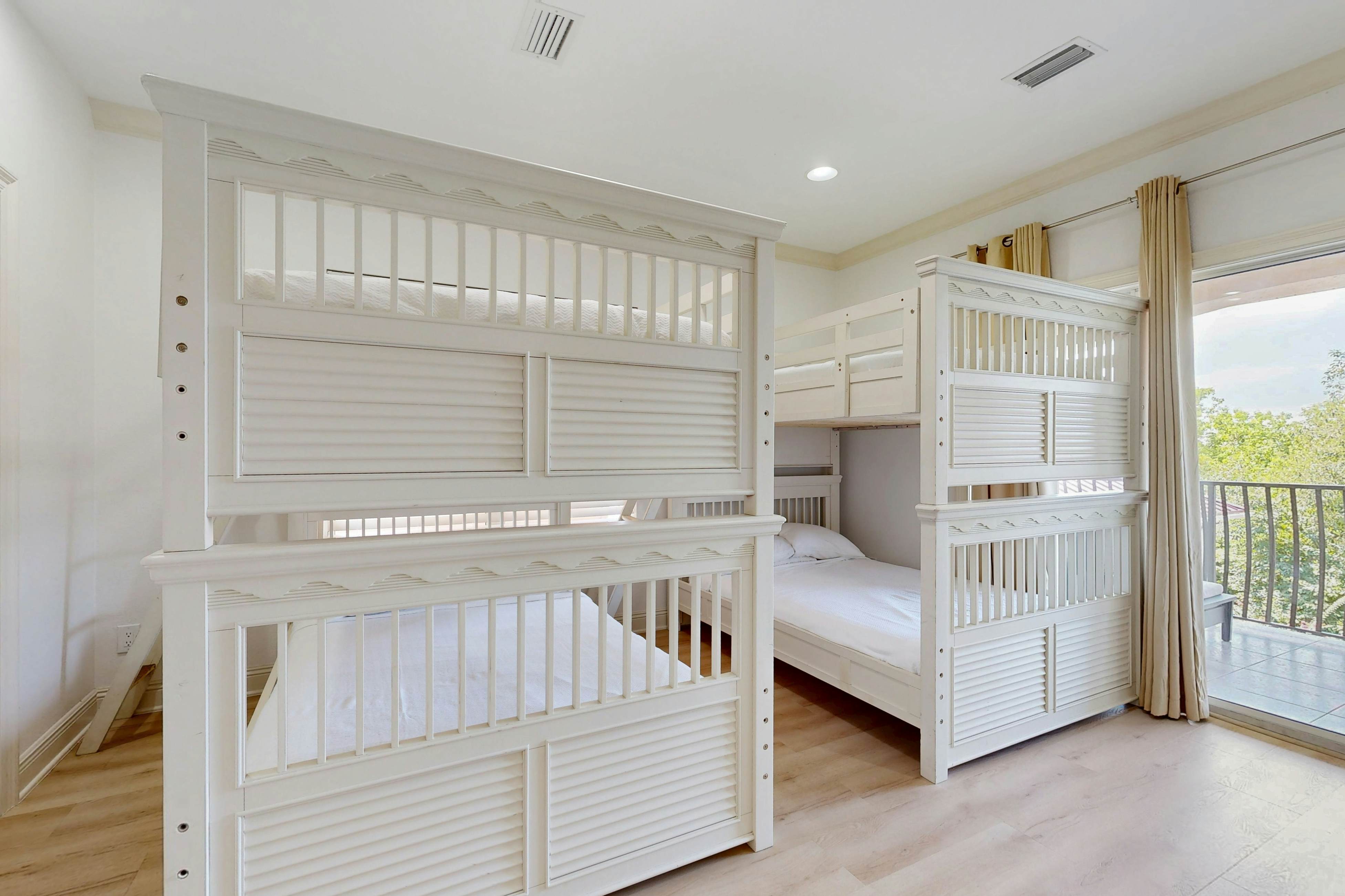 Destiny West - Casa Isla Paraiso