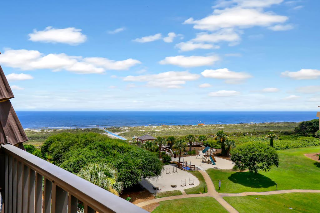 Comfortable Condo with Shared Pool, Hot Tub, and Ocean Views - Walk to the Beach — Hilton Head, SC — vacation rental