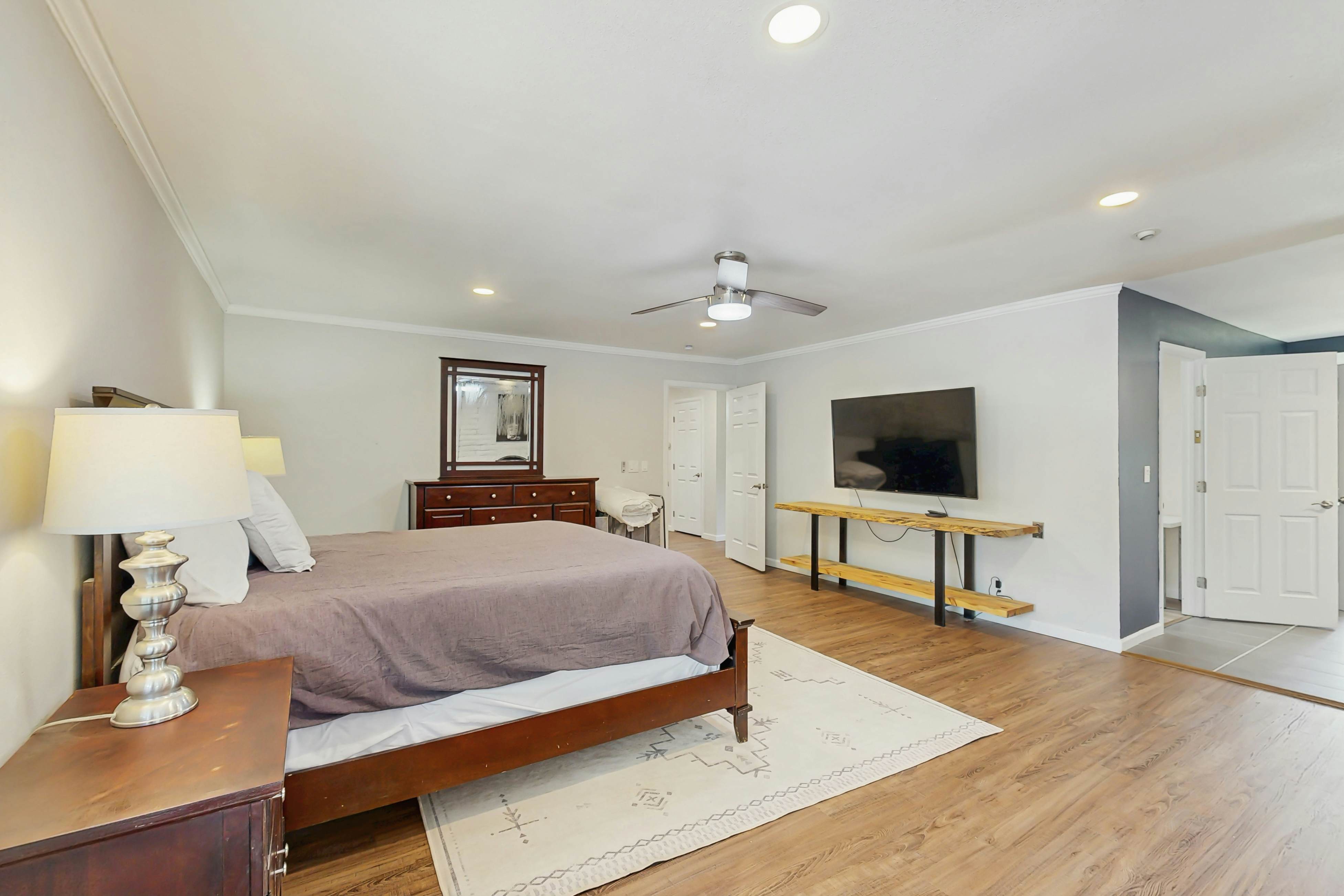 Poolhouse in the Pines