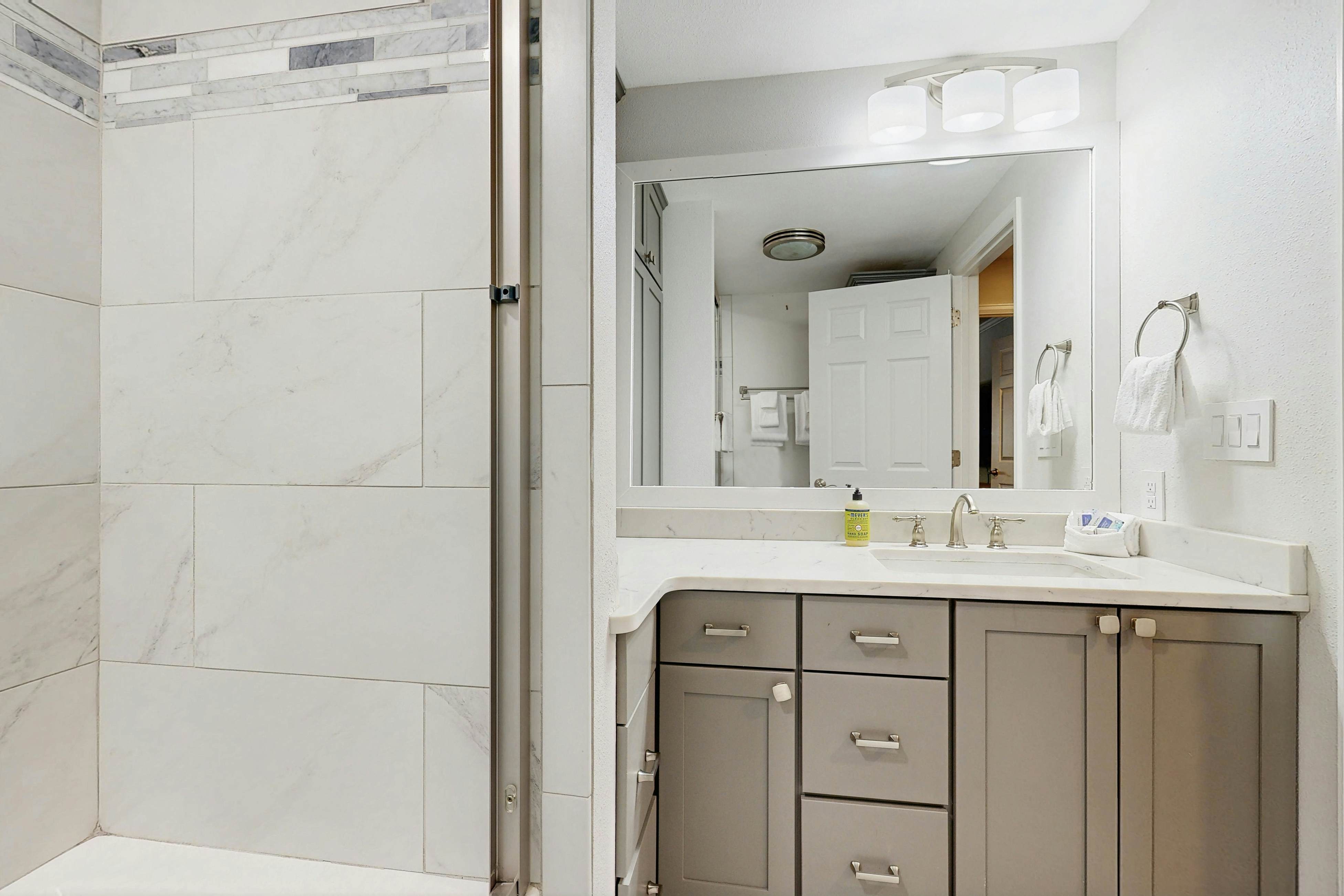 Poolhouse in the Pines