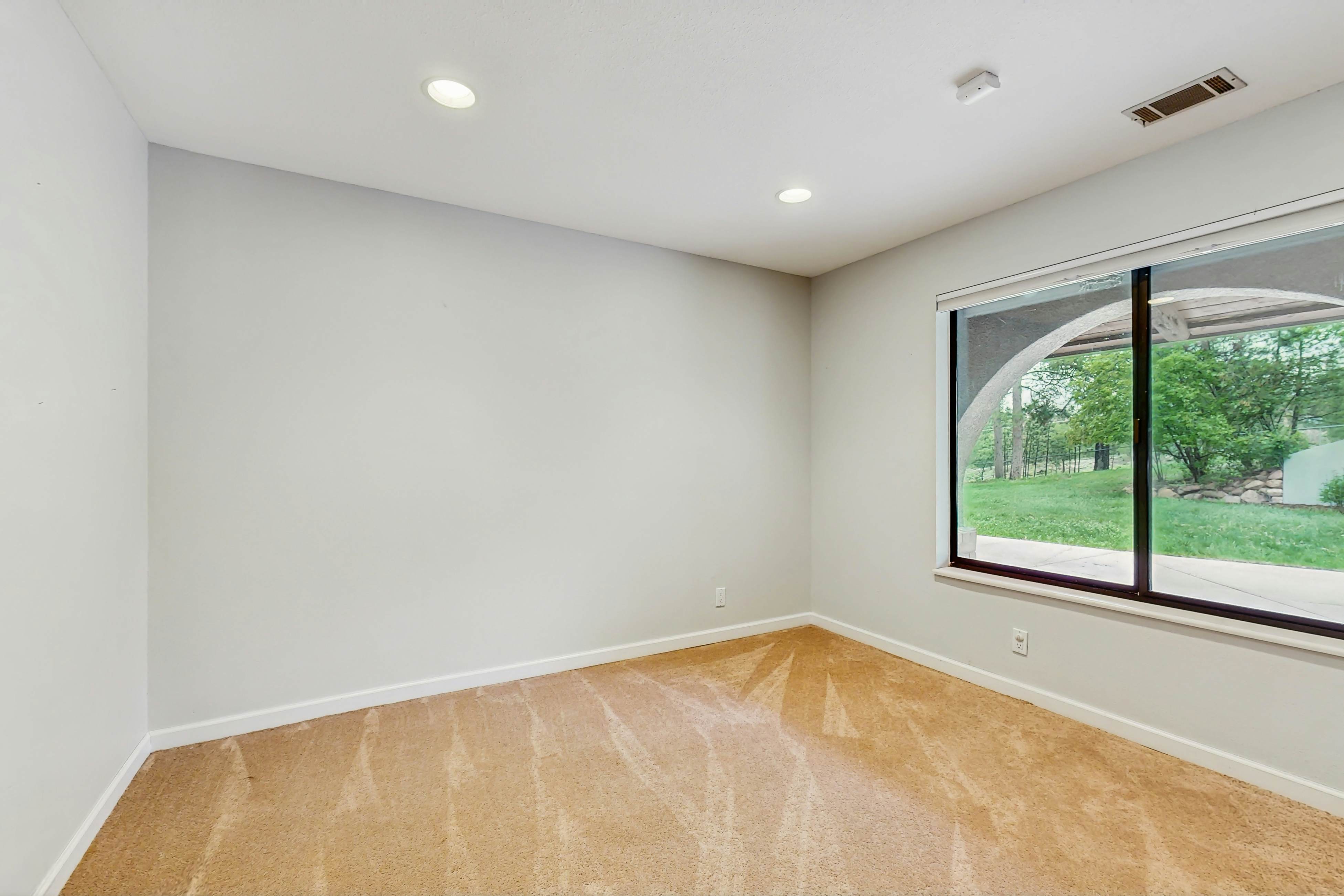 Poolhouse in the Pines