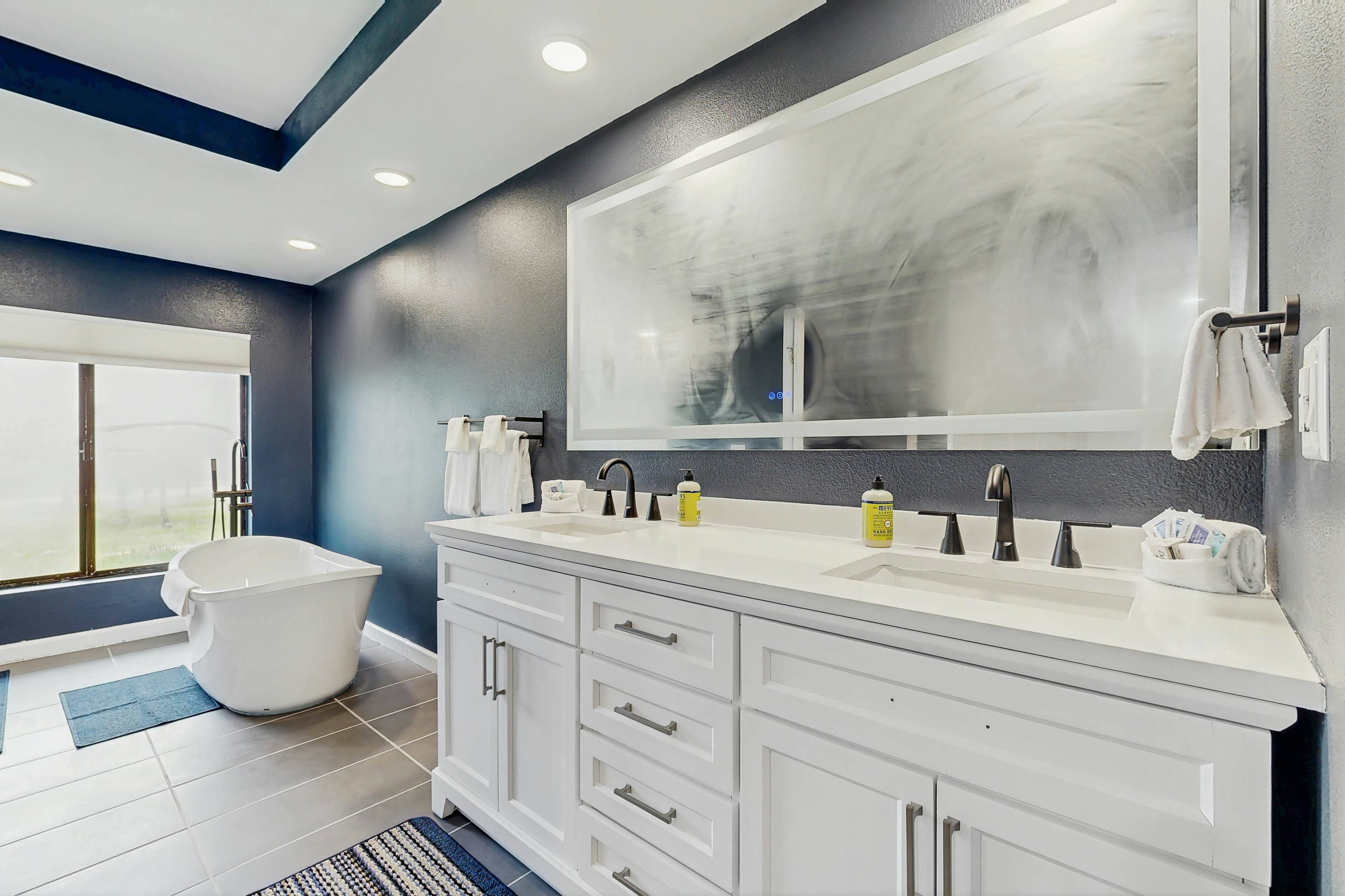 Poolhouse in the Pines