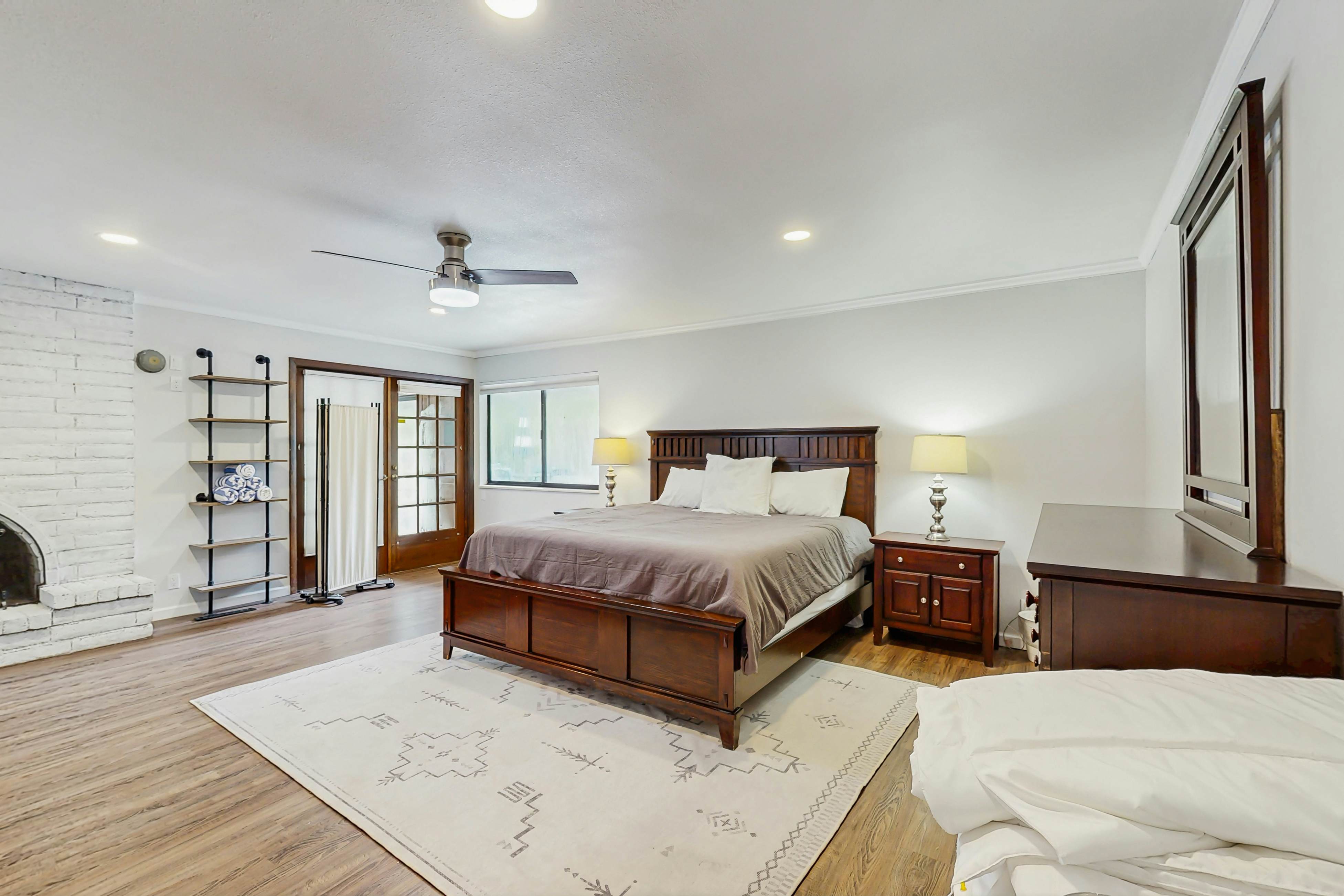 Poolhouse in the Pines