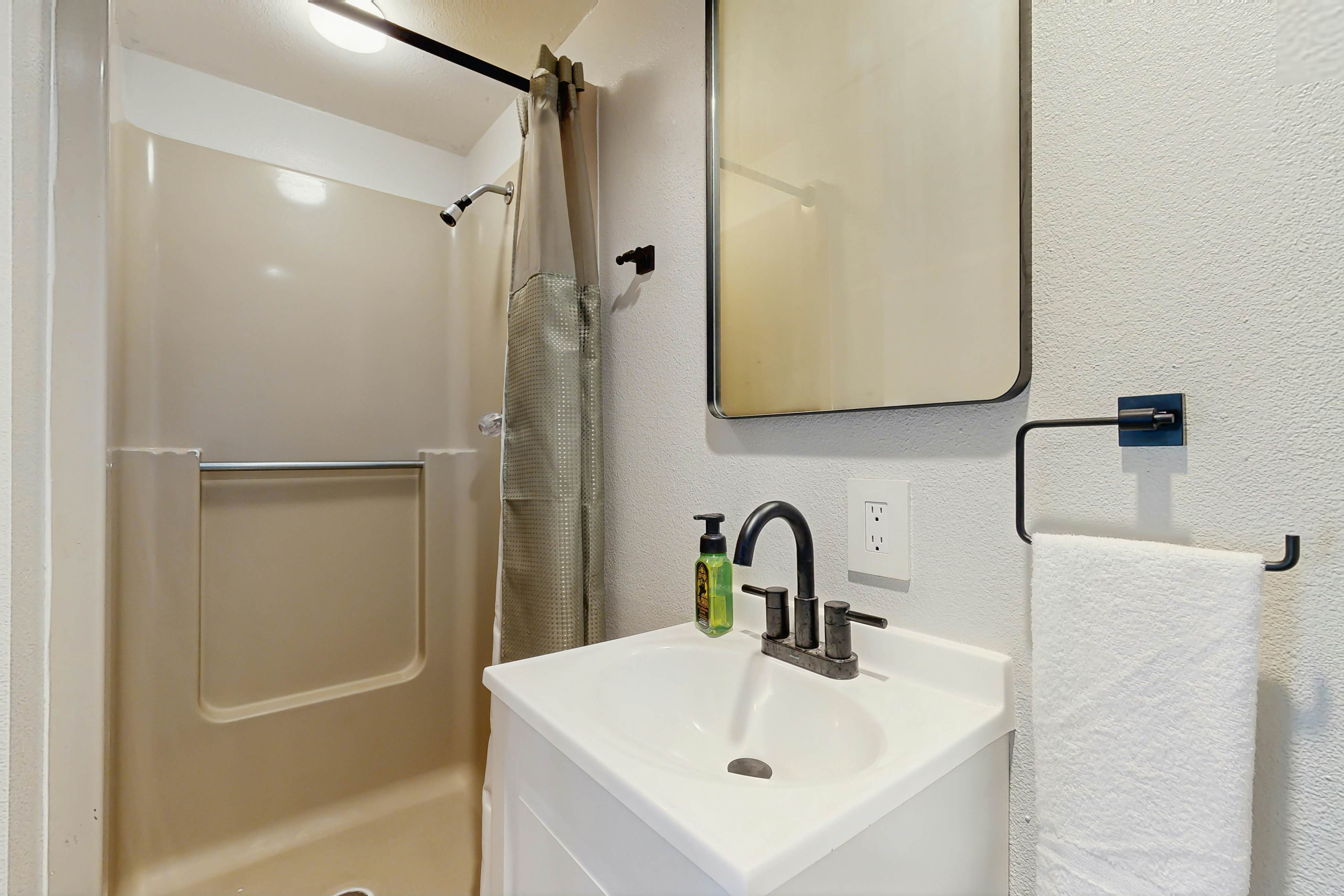 Poolhouse in the Pines