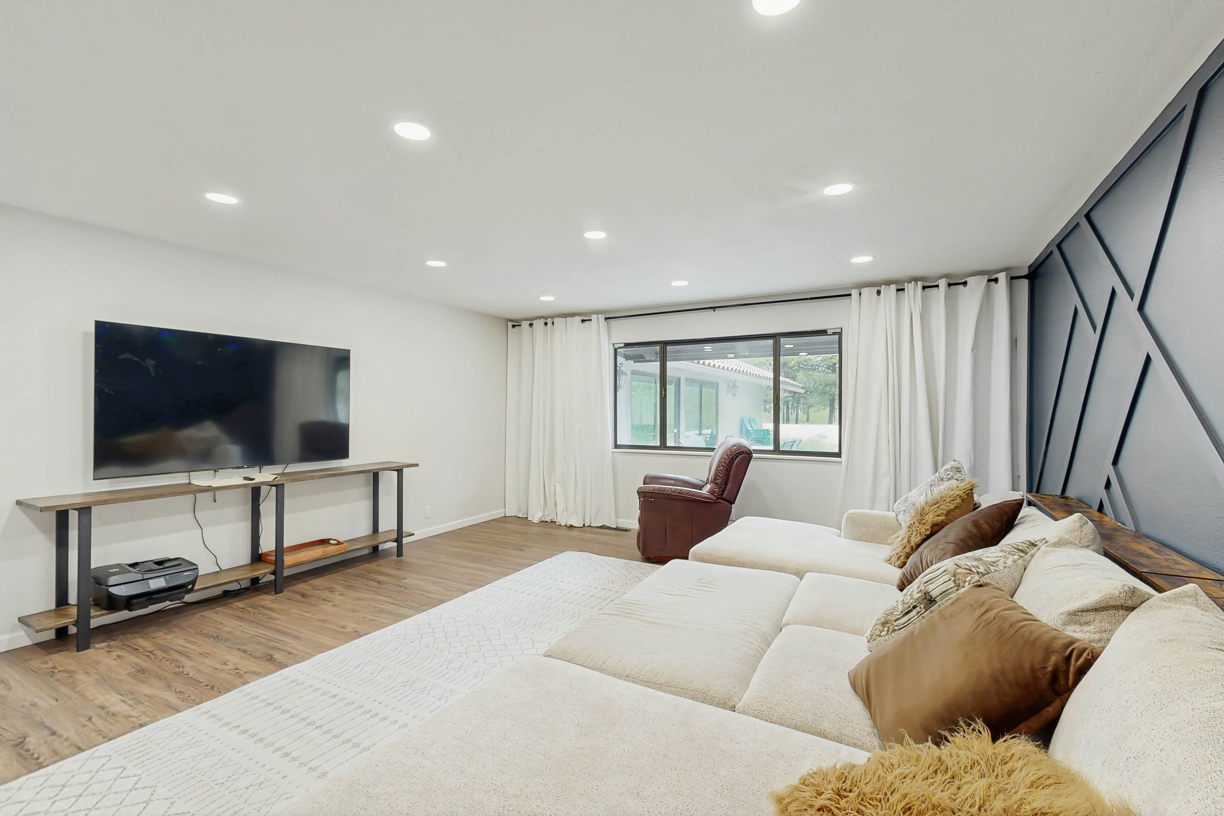 Poolhouse in the Pines