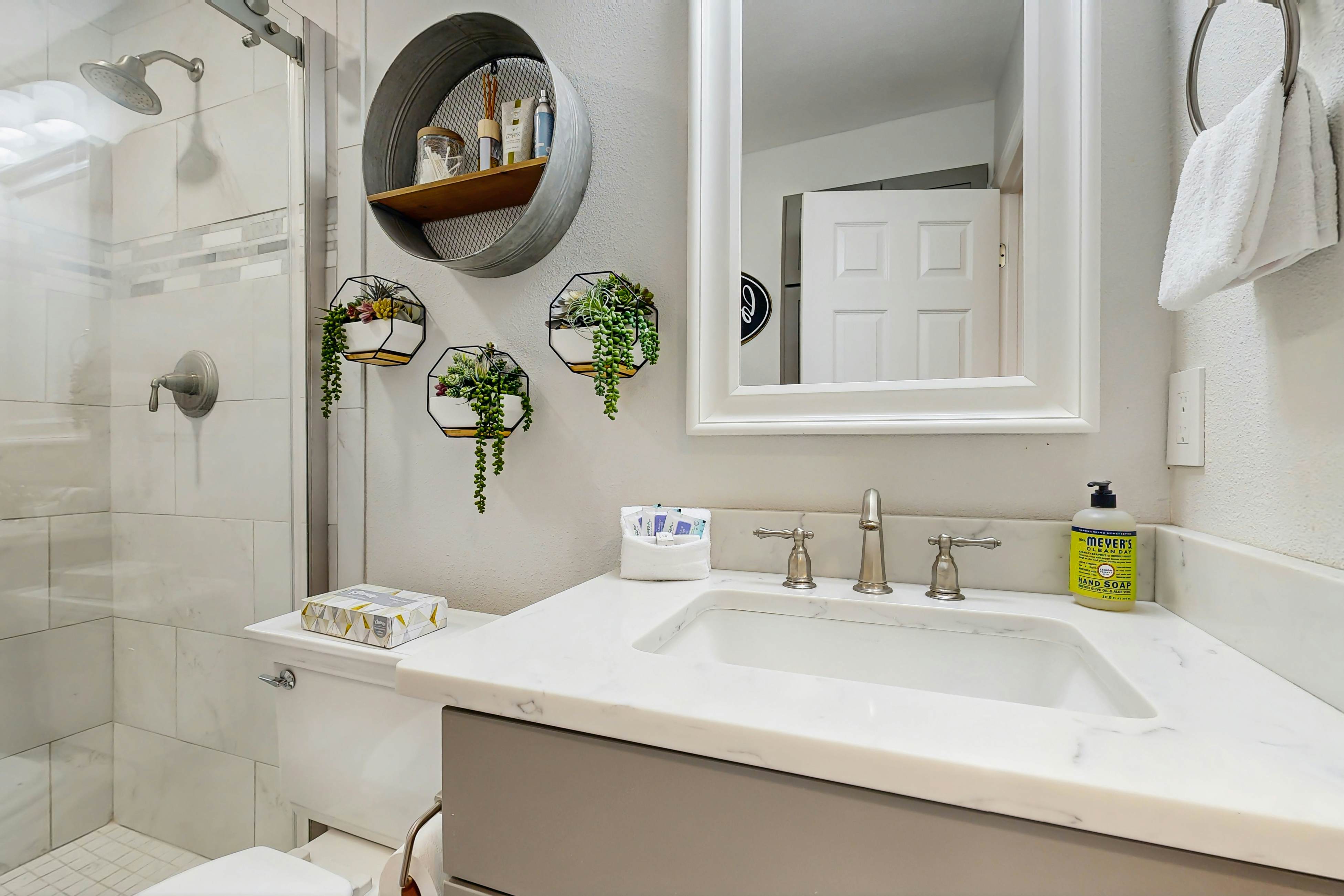 Poolhouse in the Pines