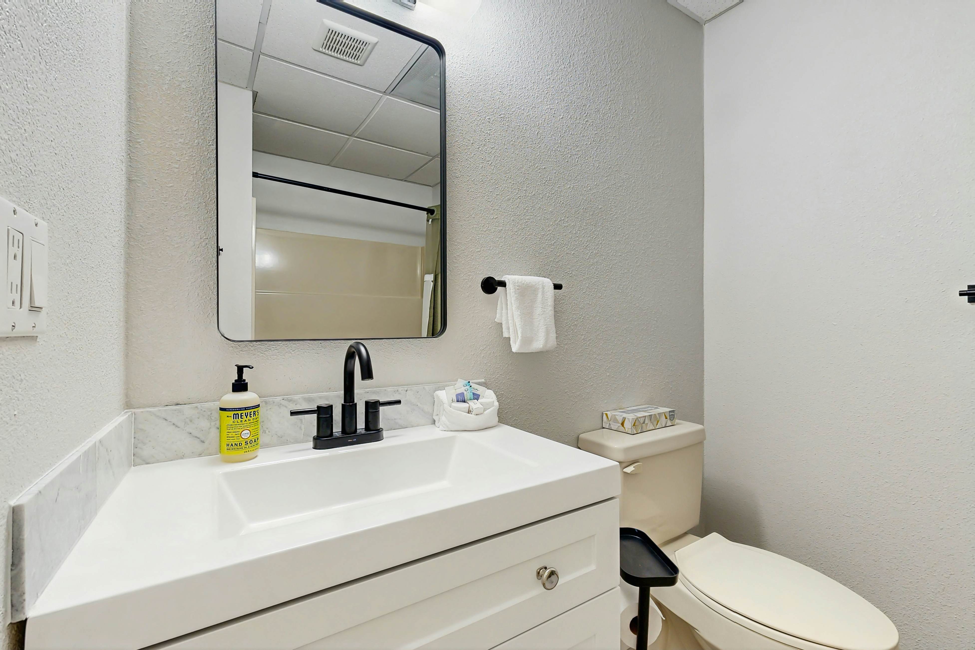 Poolhouse in the Pines