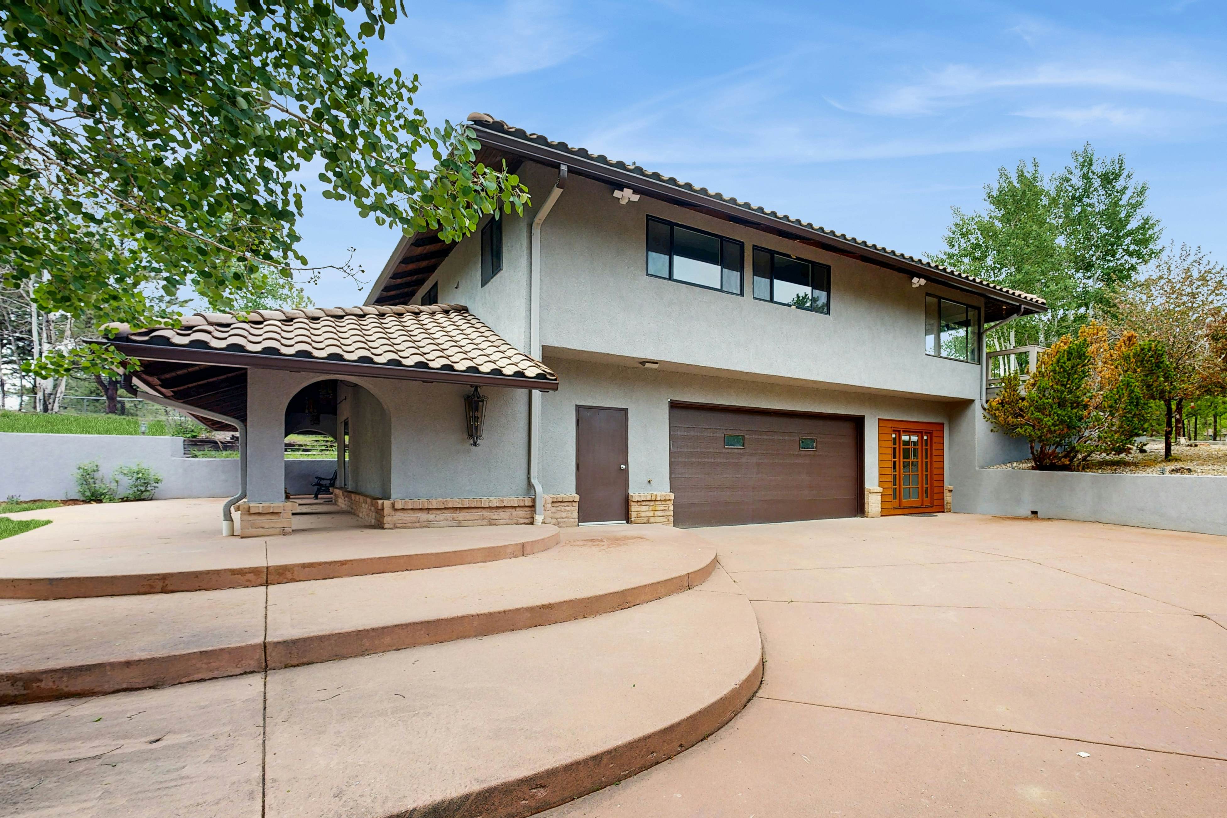 Poolhouse in the Pines