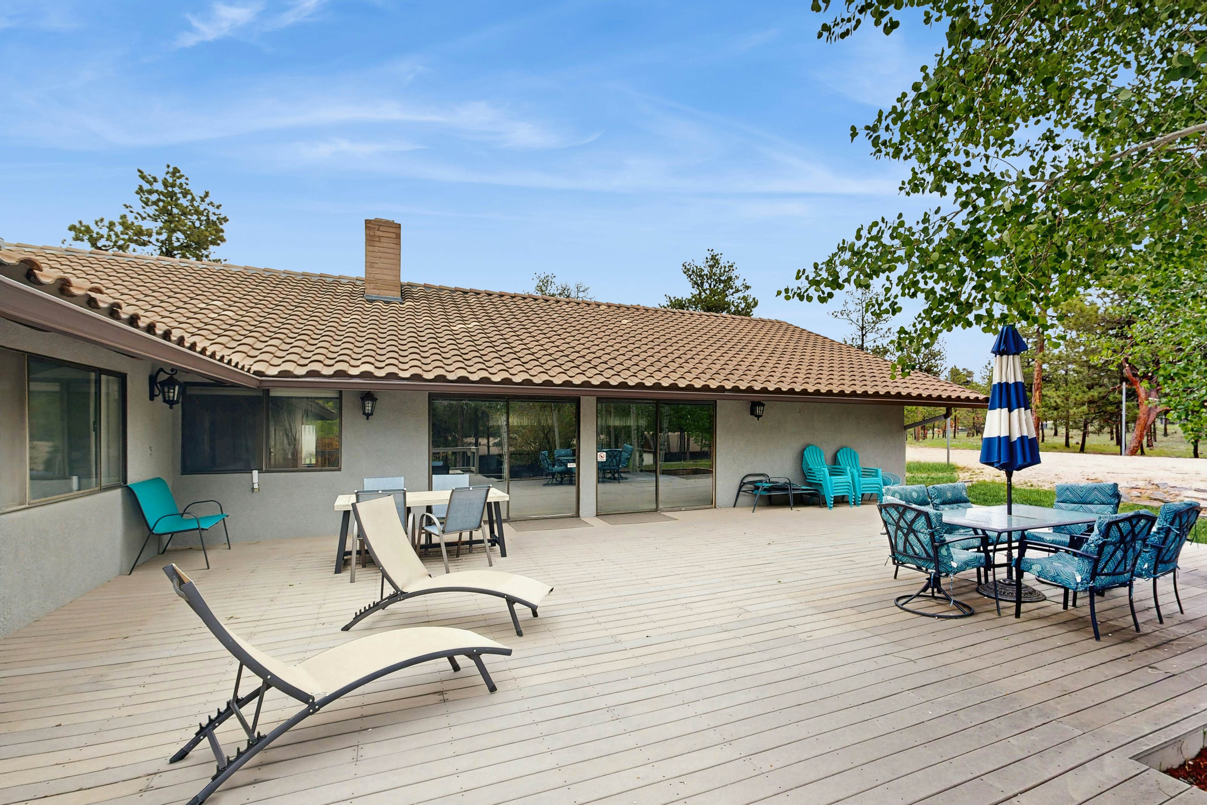 Poolhouse in the Pines
