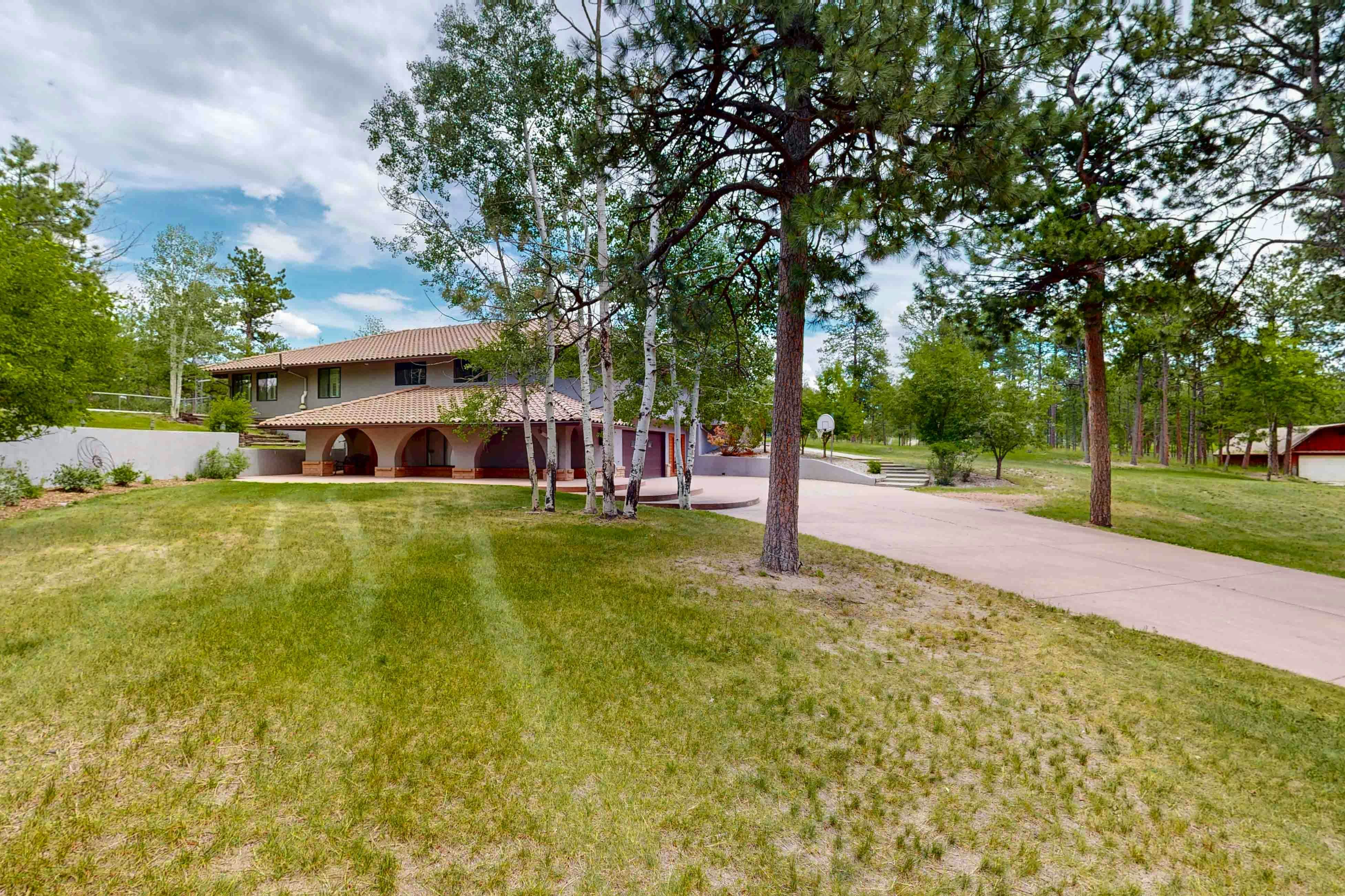 Poolhouse in the Pines