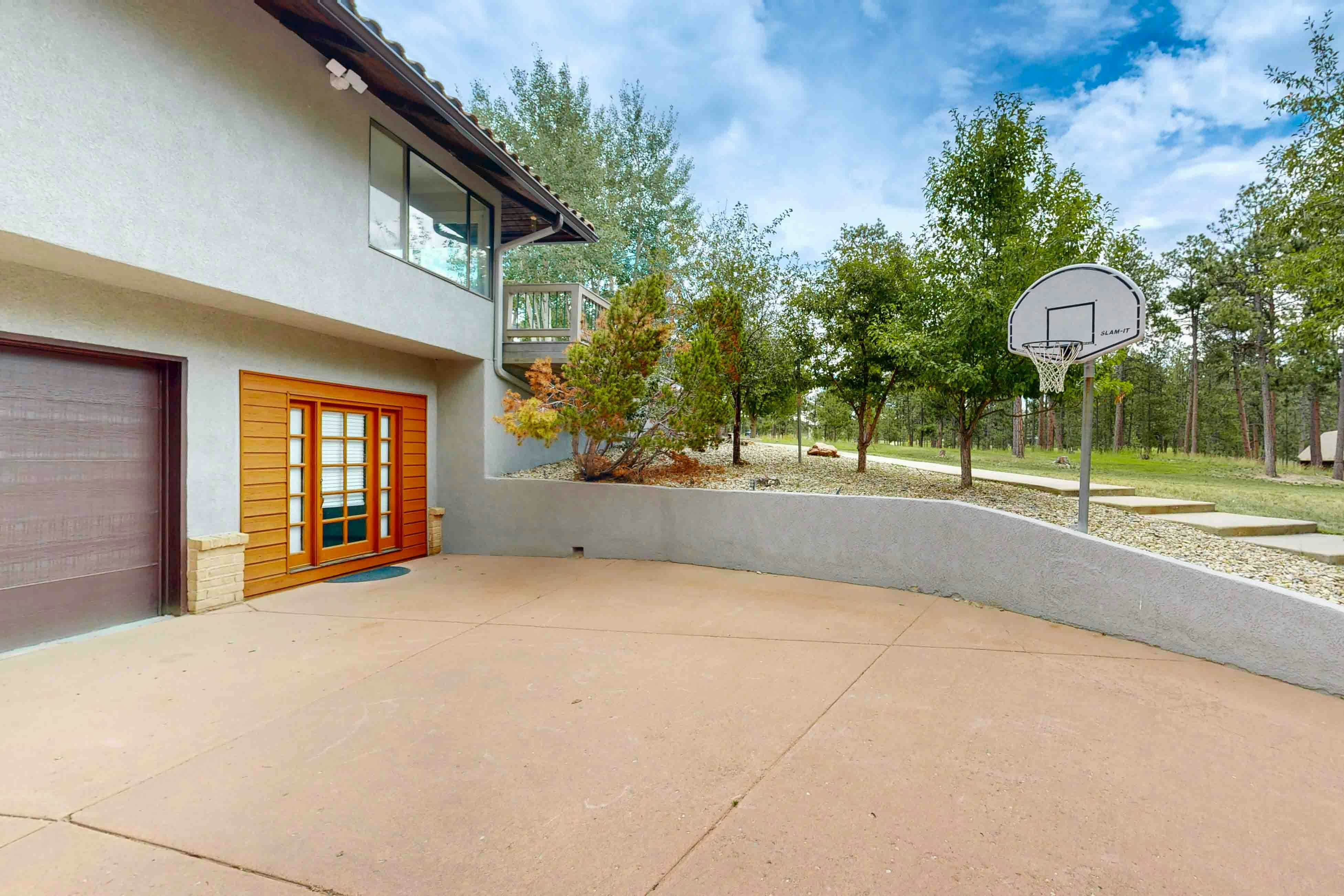 Poolhouse in the Pines