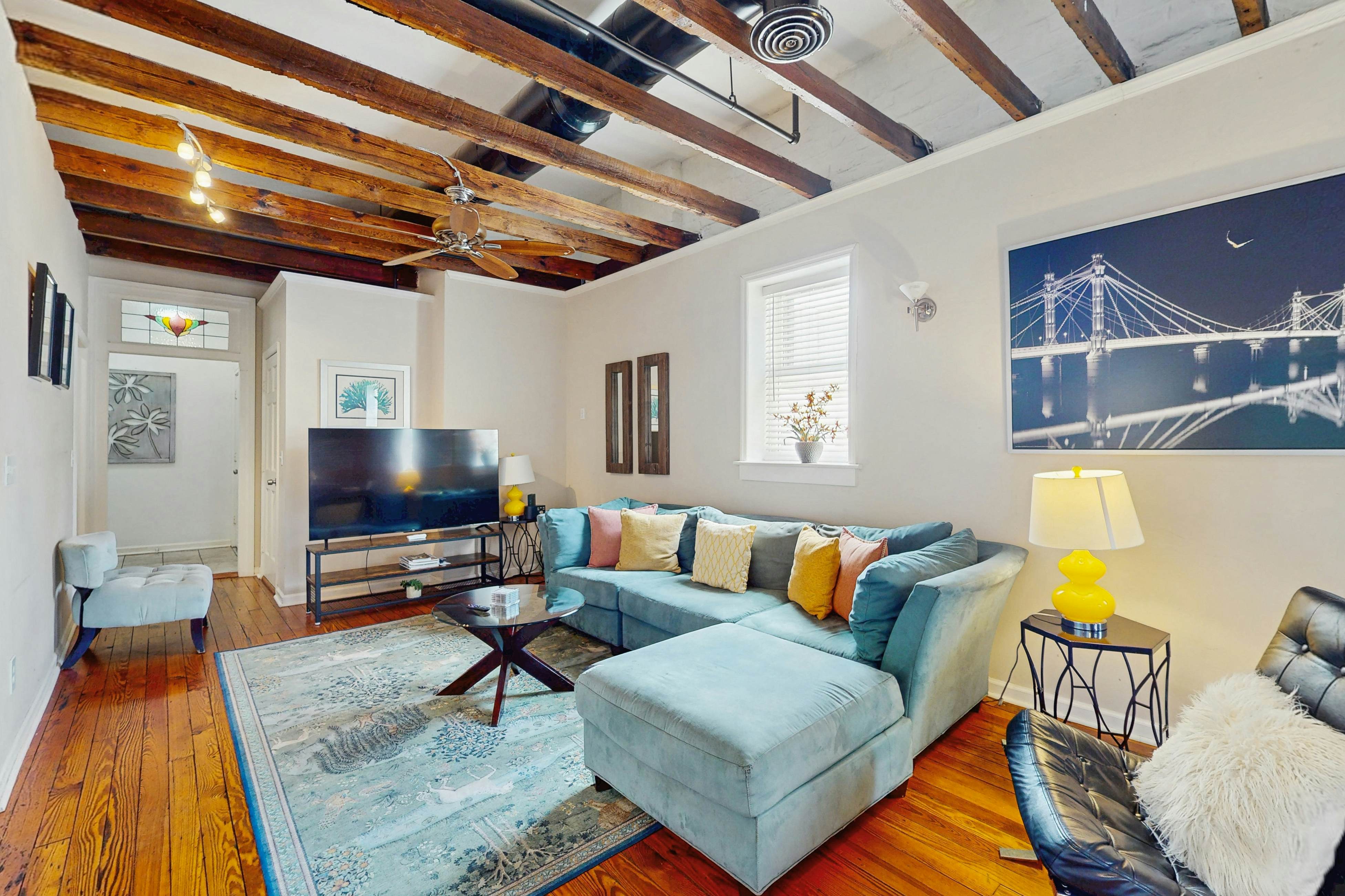 Historic City Market - Loft Off Broughton Too