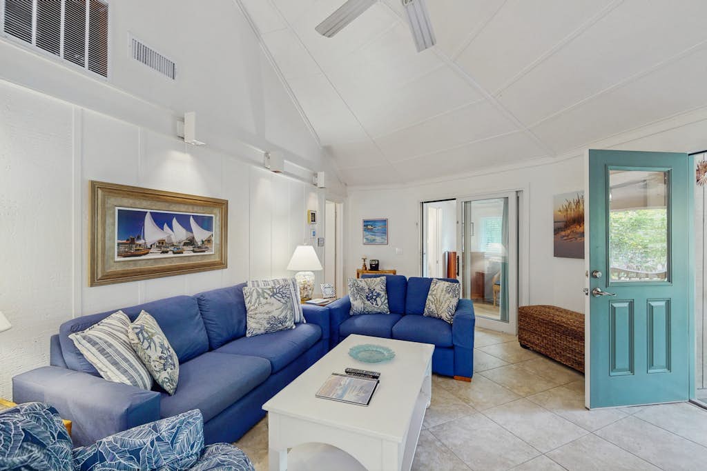 Recently Updated Resort Villa with WiFi & Pool - Quick Walk to Beach — Hilton Head, SC — vacation rental