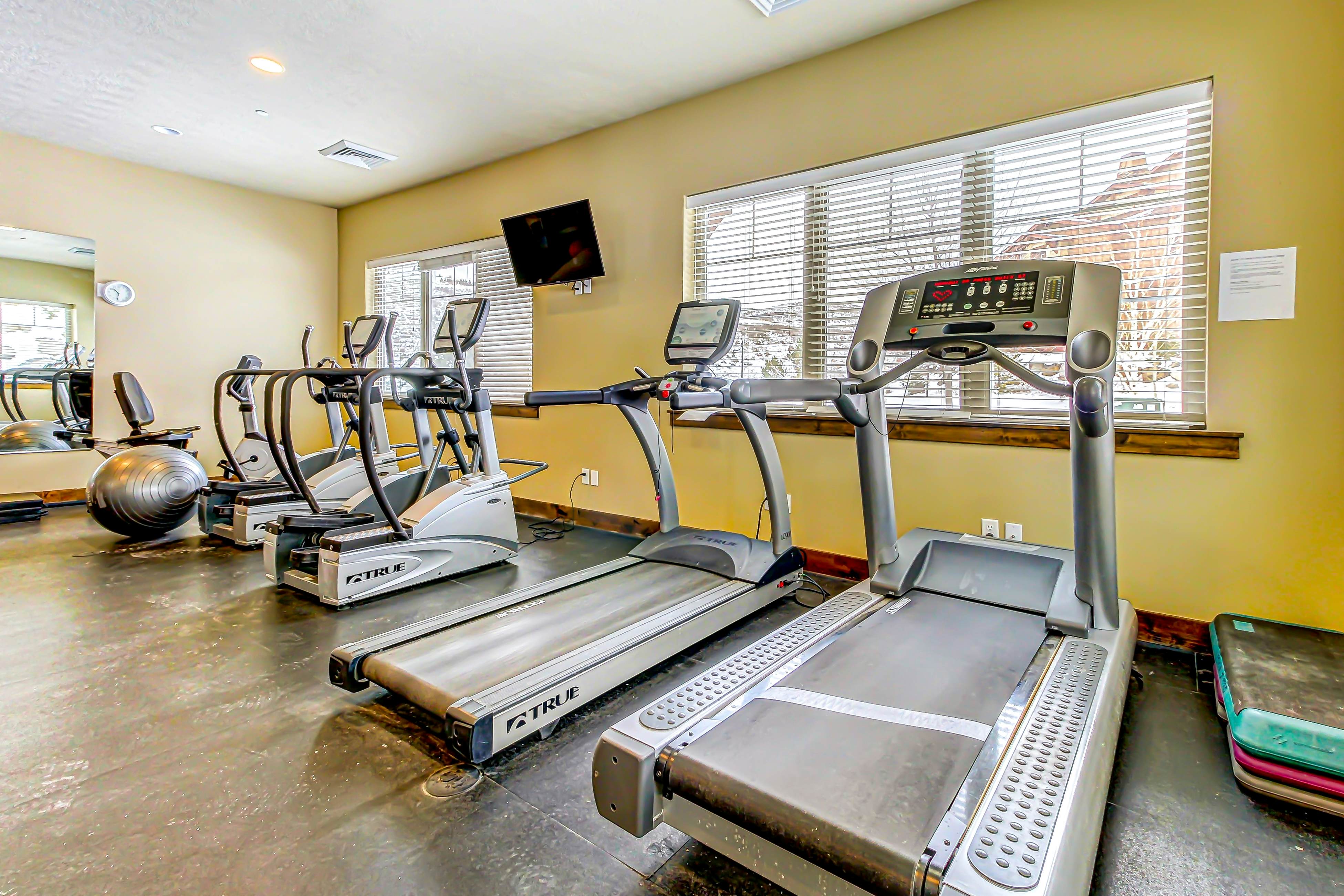 Happy Tails Hideout - Pet Friendly & Private Hot Tub