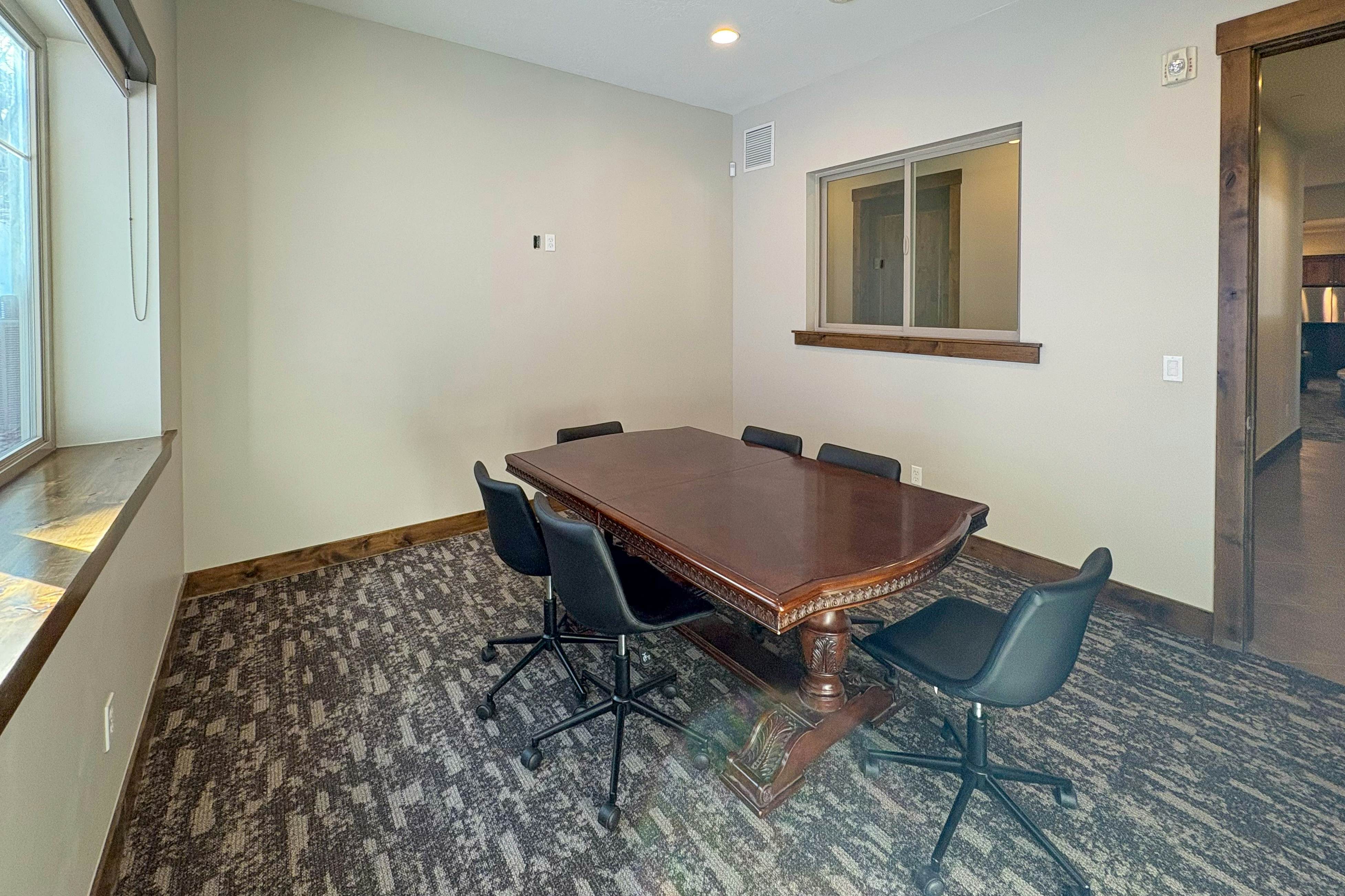 Happy Tails Hideout - Pet Friendly & Private Hot Tub