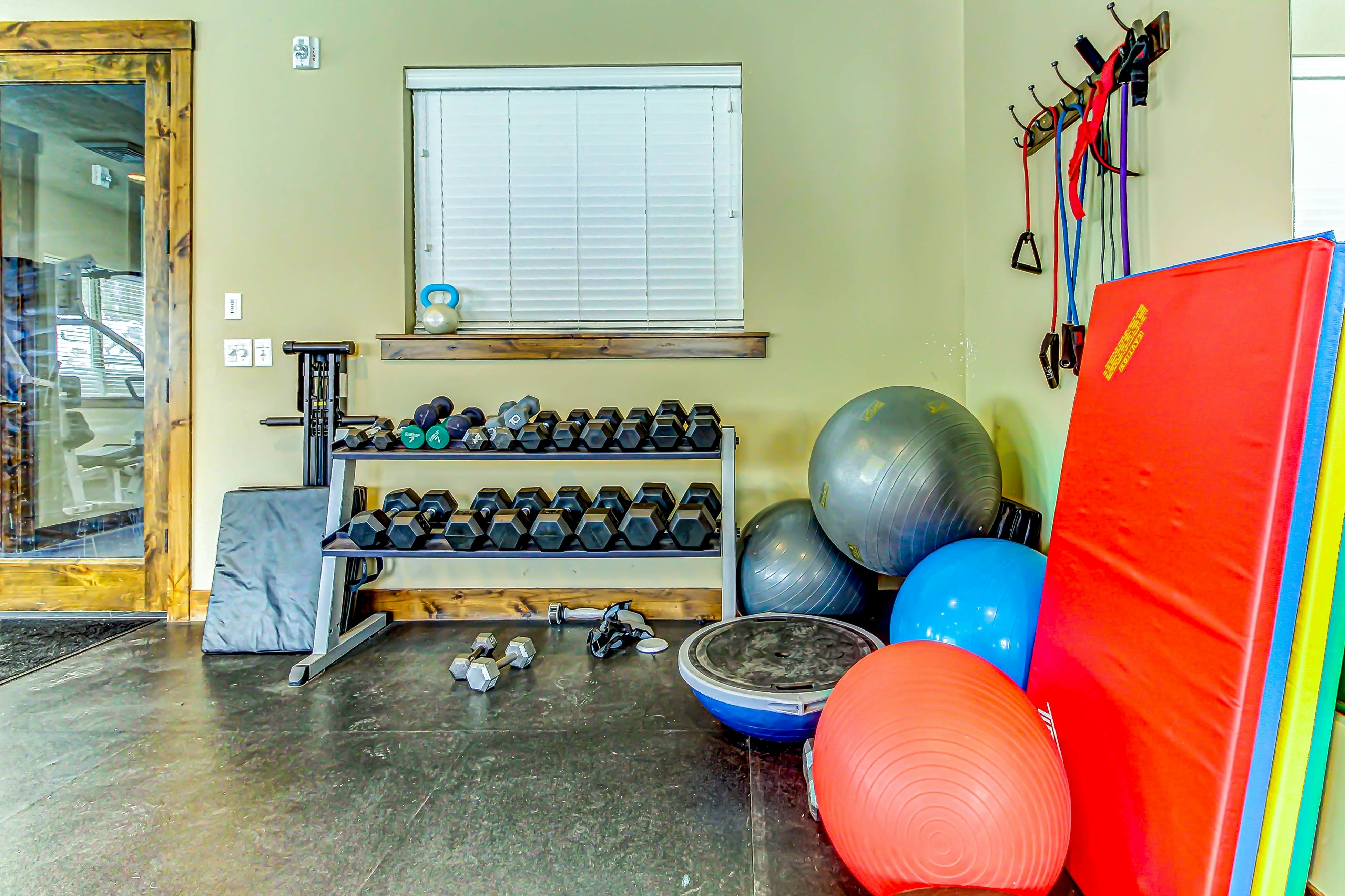 Happy Tails Hideout - Pet Friendly & Private Hot Tub