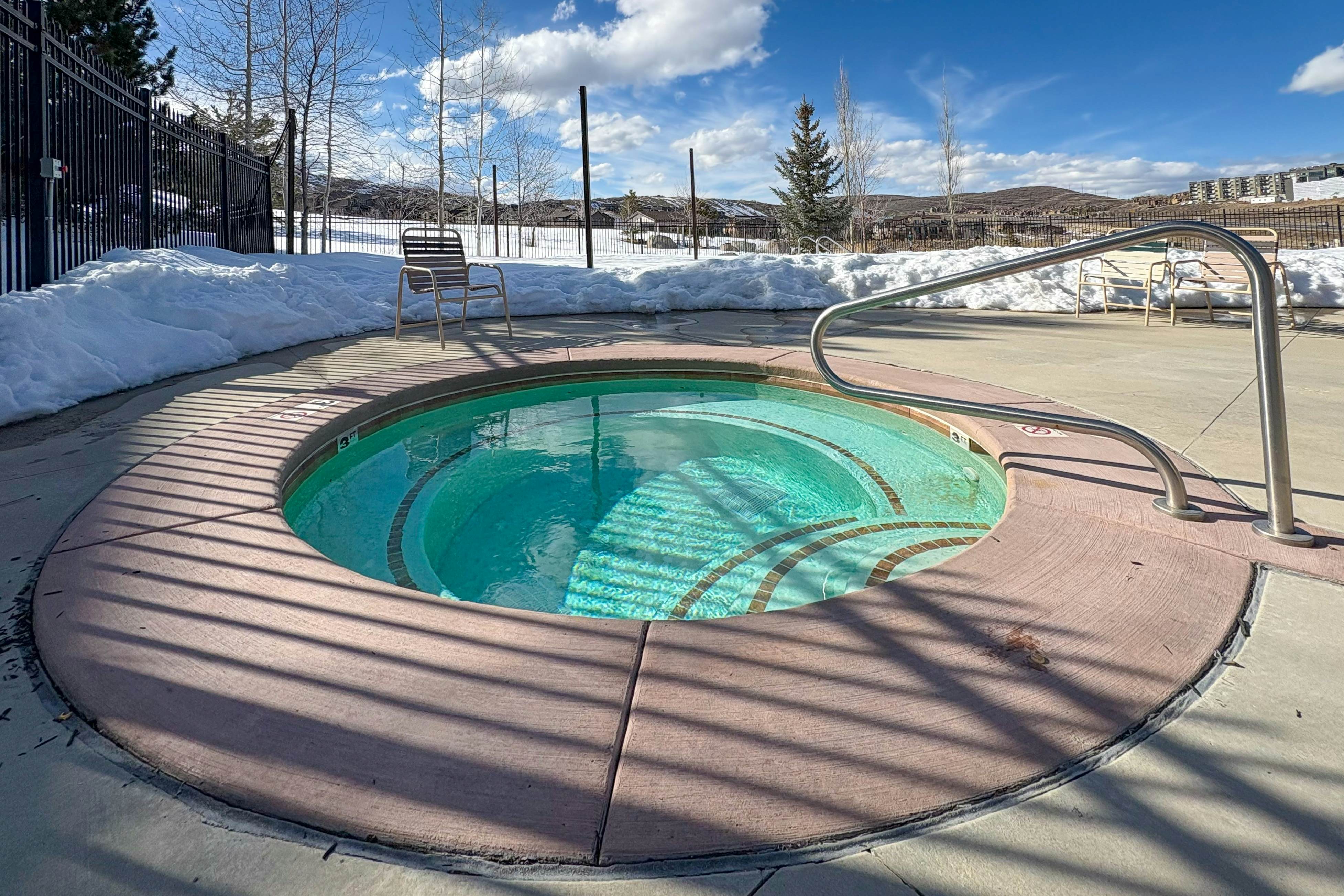 Happy Tails Hideout - Pet Friendly & Private Hot Tub