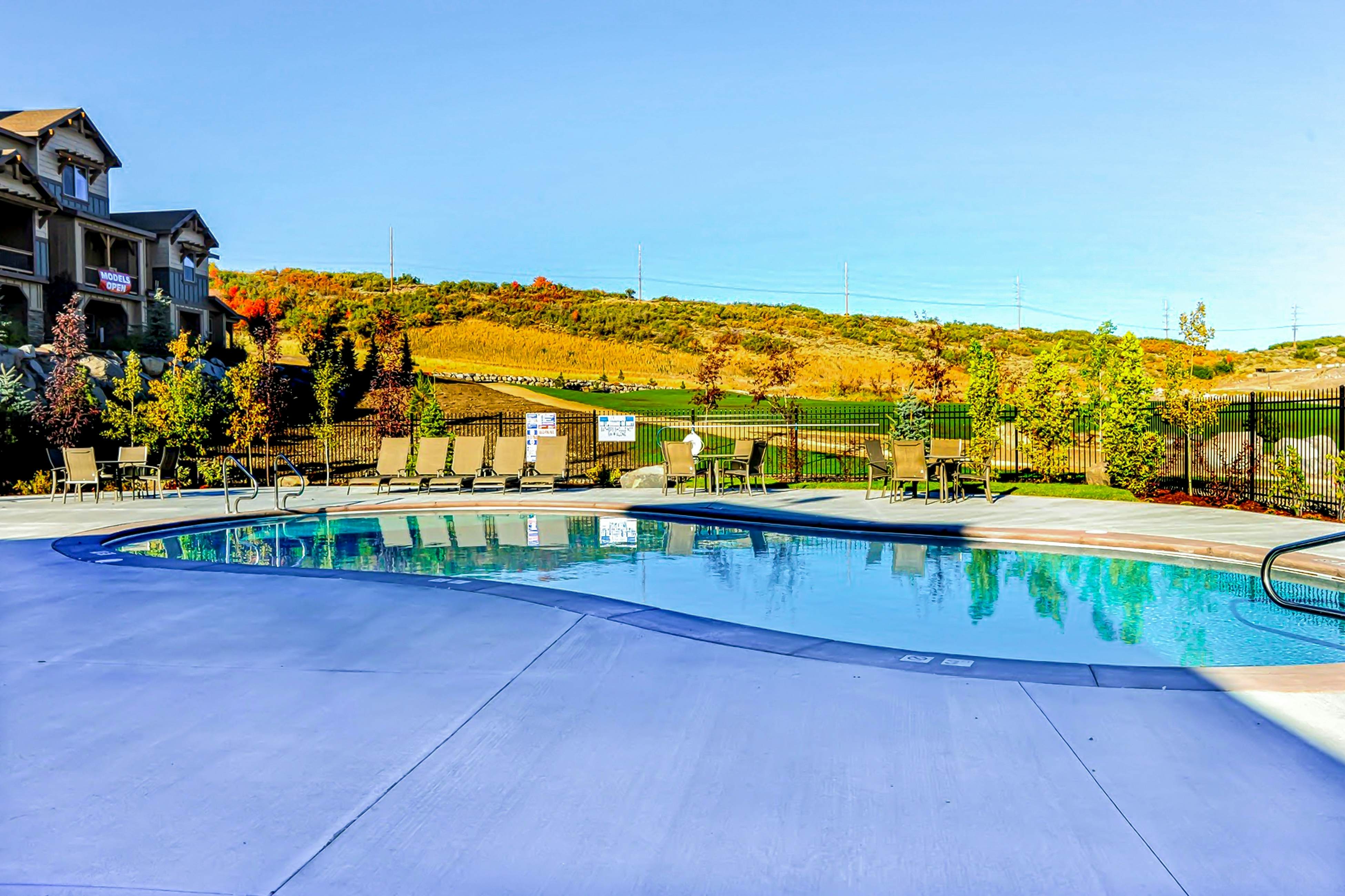 Happy Tails Hideout - Pet Friendly & Private Hot Tub