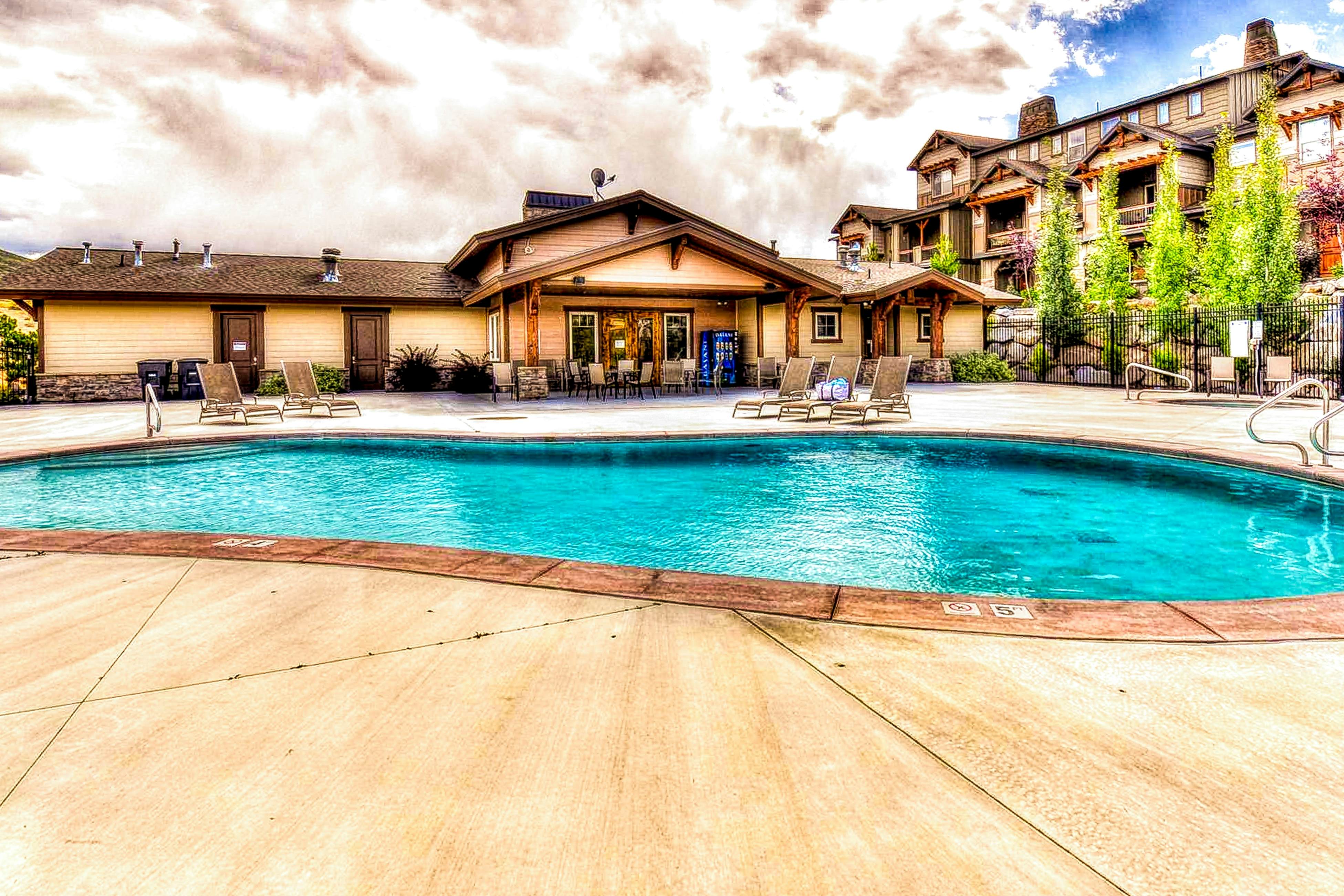 Happy Tails Hideout - Pet Friendly & Private Hot Tub